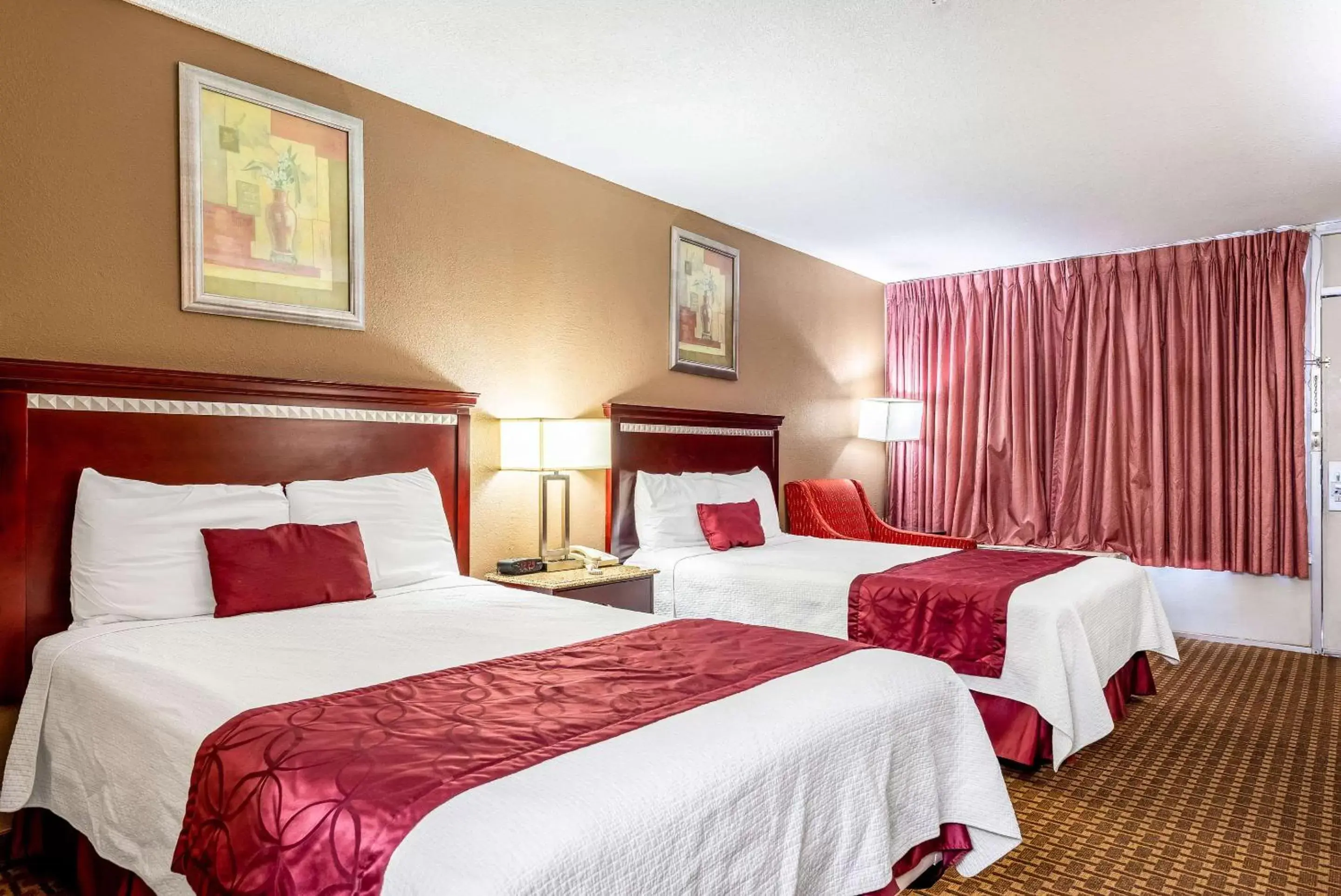 Photo of the whole room, Bed in Rodeway Inn Photo of the whole room, Bed in Rodeway Inn