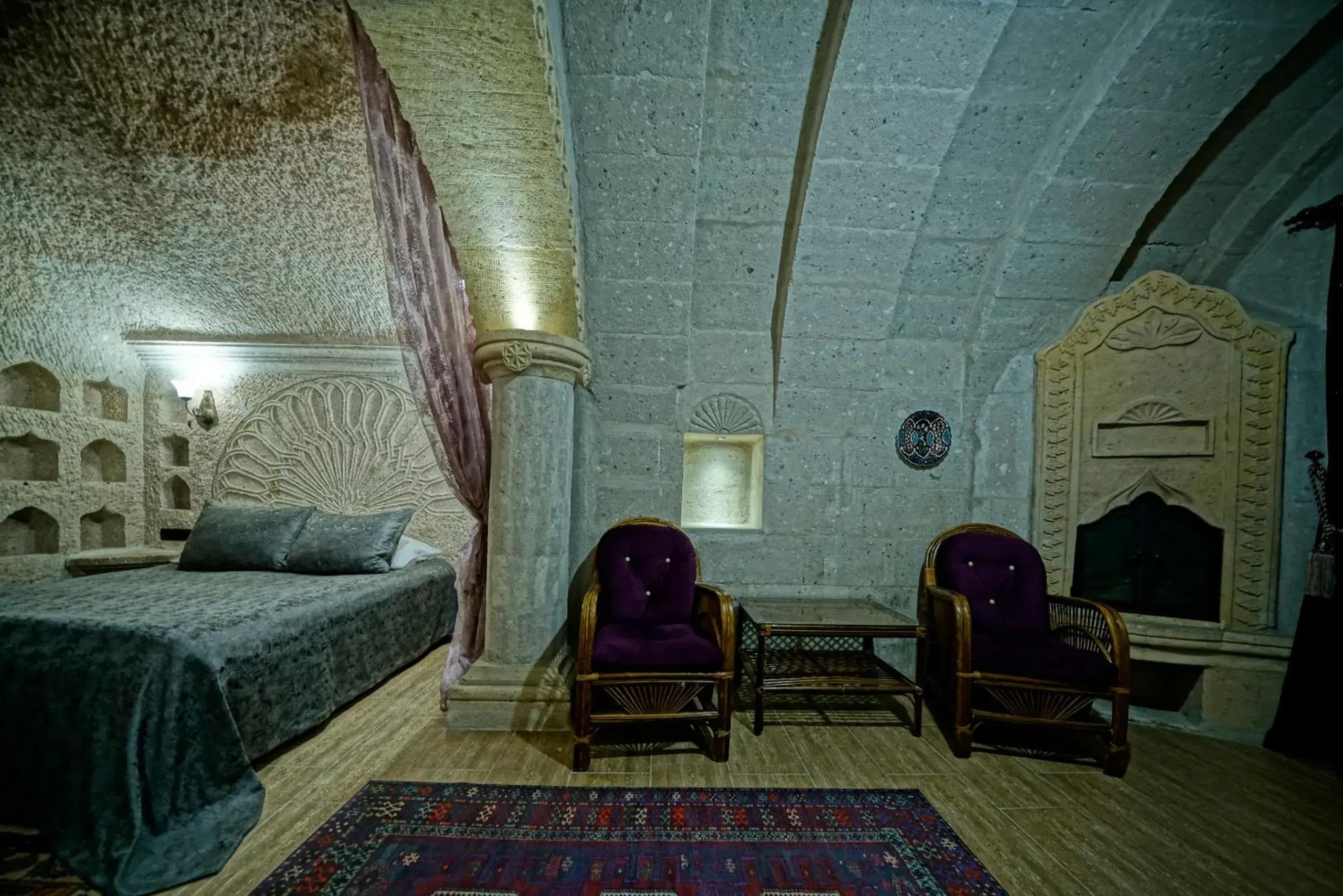 Photo of the whole room, Seating Area in Holiday Cave Hotel
