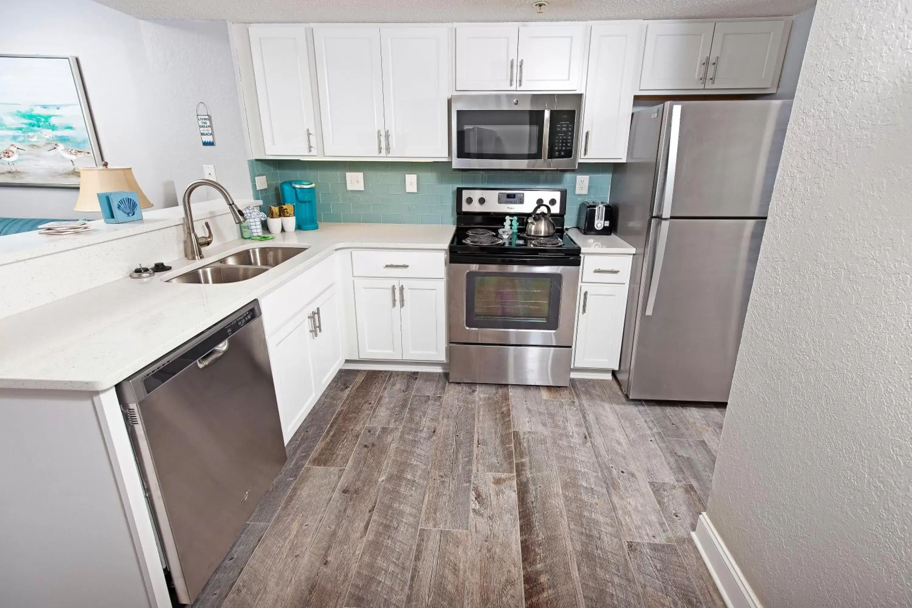 Kitchen or kitchenette, Kitchen/Kitchenette in Beach Vacation Condos South