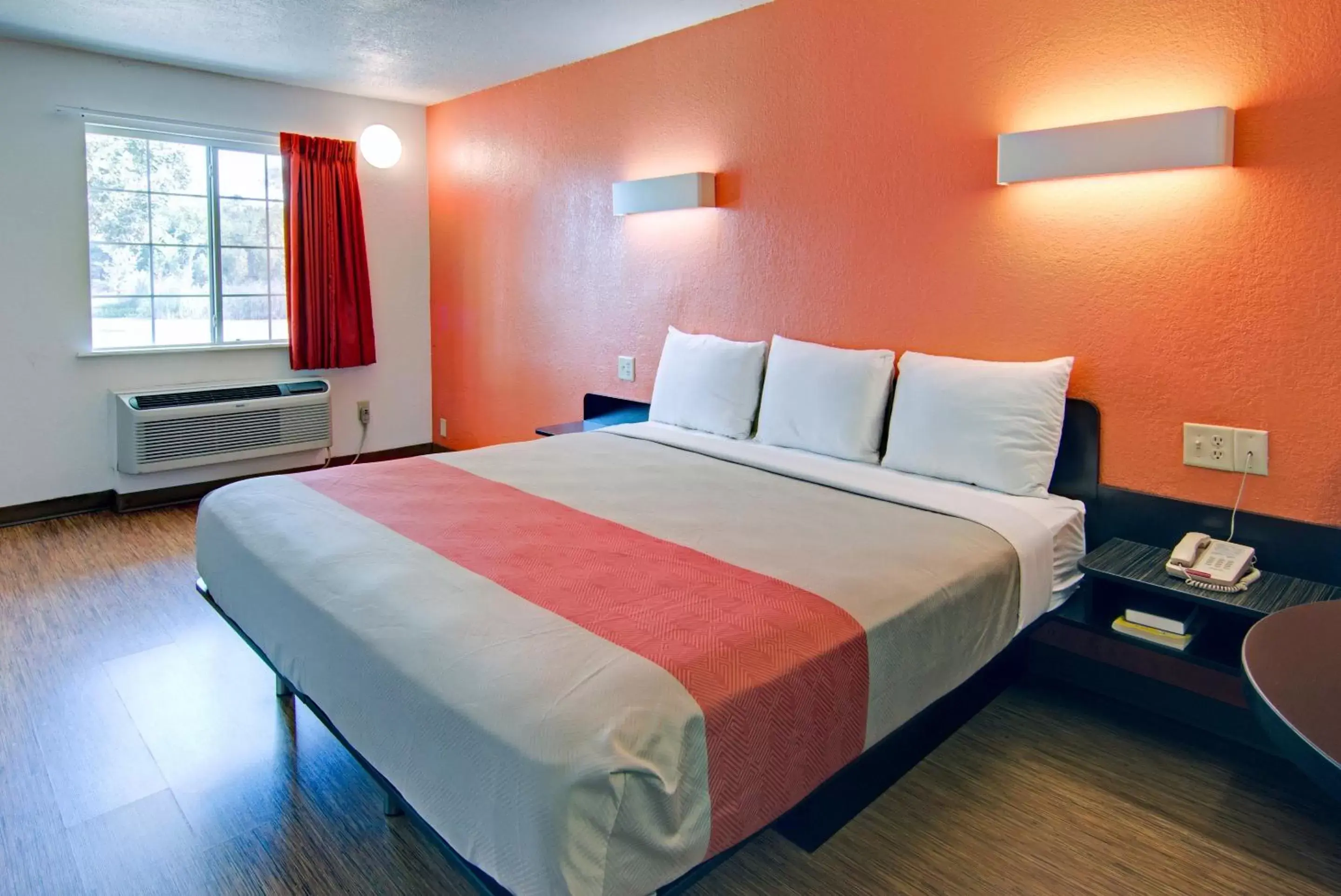 Photo of the whole room, Bed in Motel 6-Mount Pleasant, TX Photo of the whole room, Bed in Motel 6-Mount Pleasant, TX