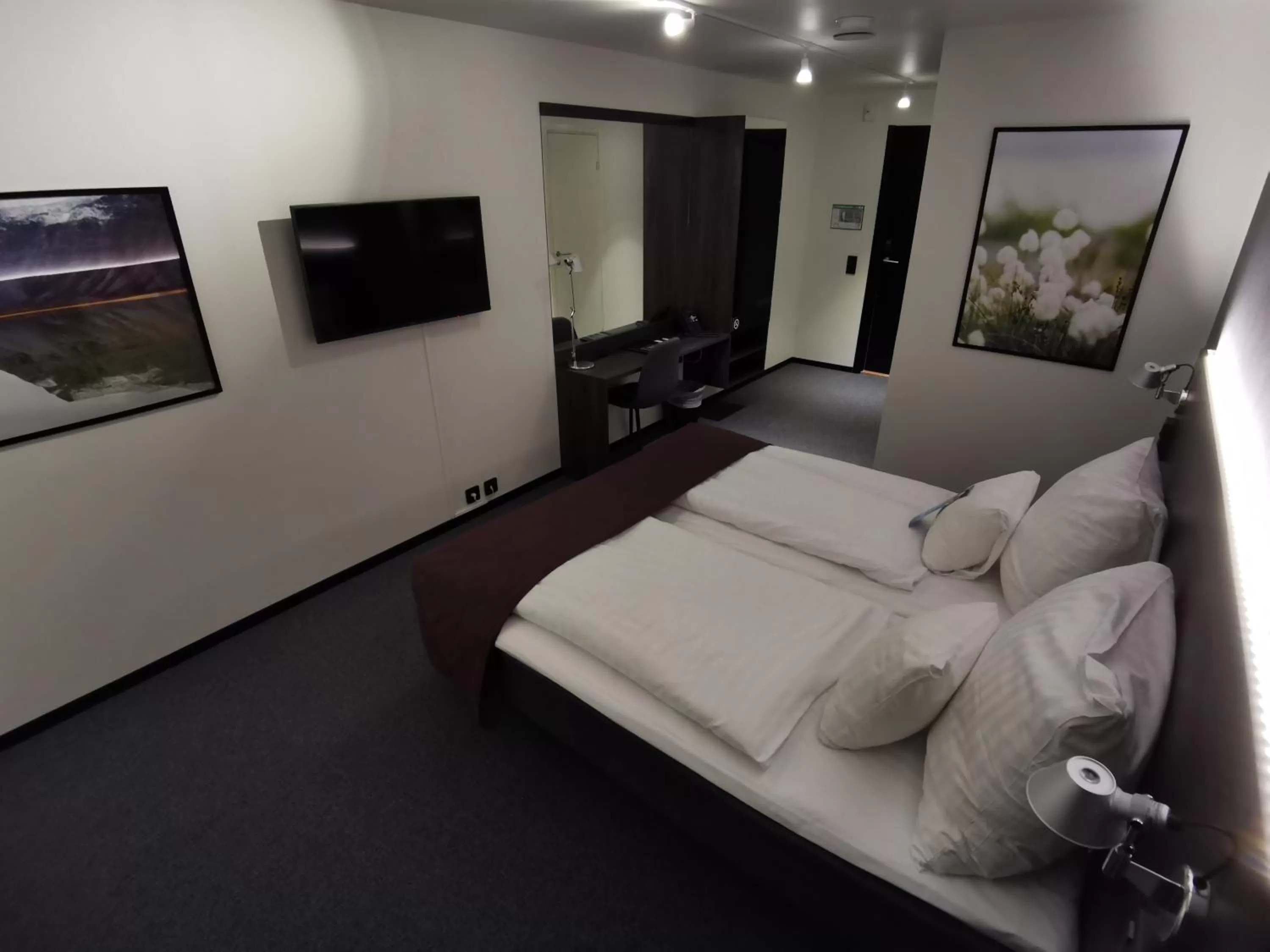 Photo of the whole room, Bed in Clarion Hotel Sense