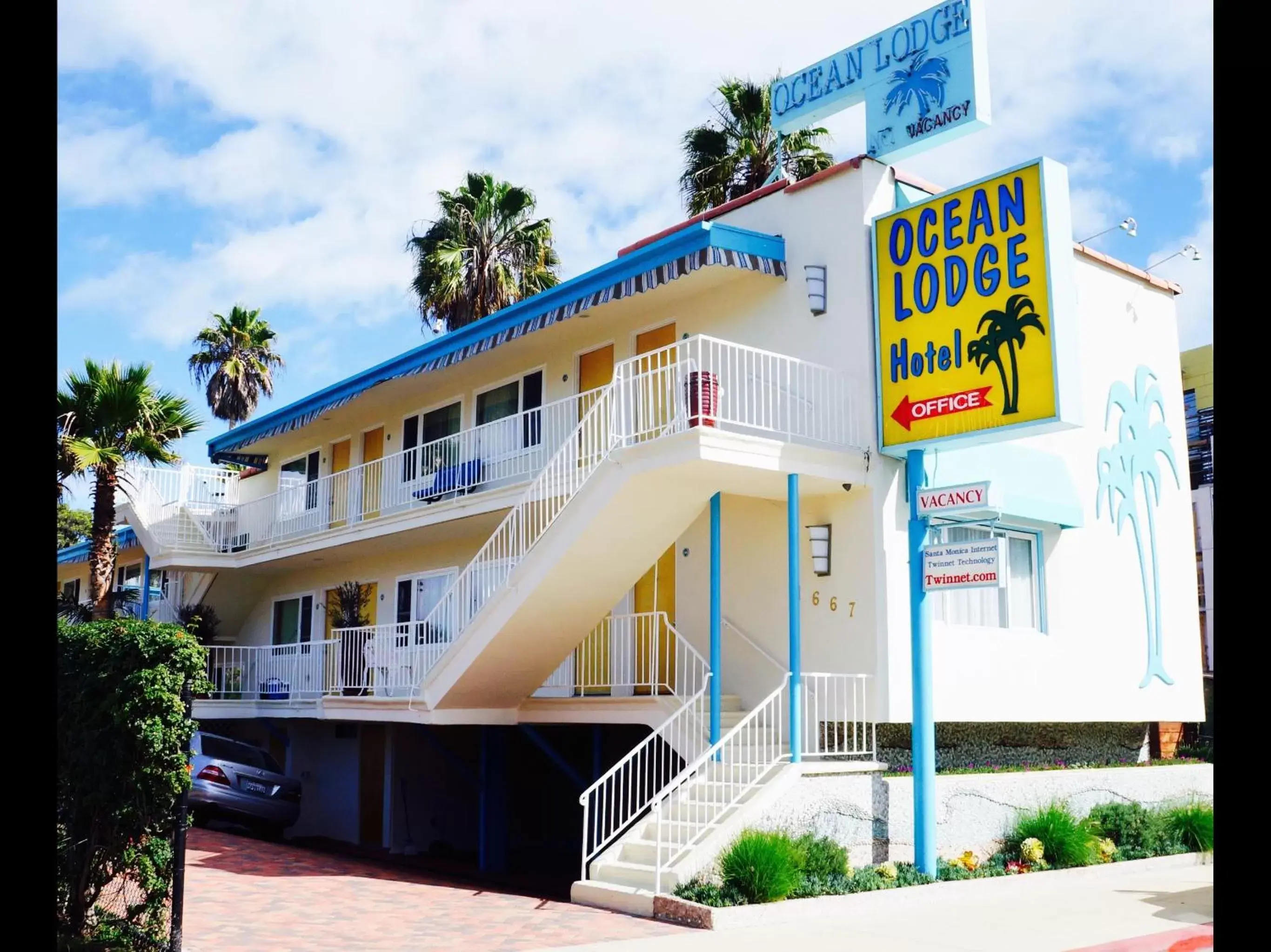 Property Building in Ocean Lodge Santa Monica Beach Hotel