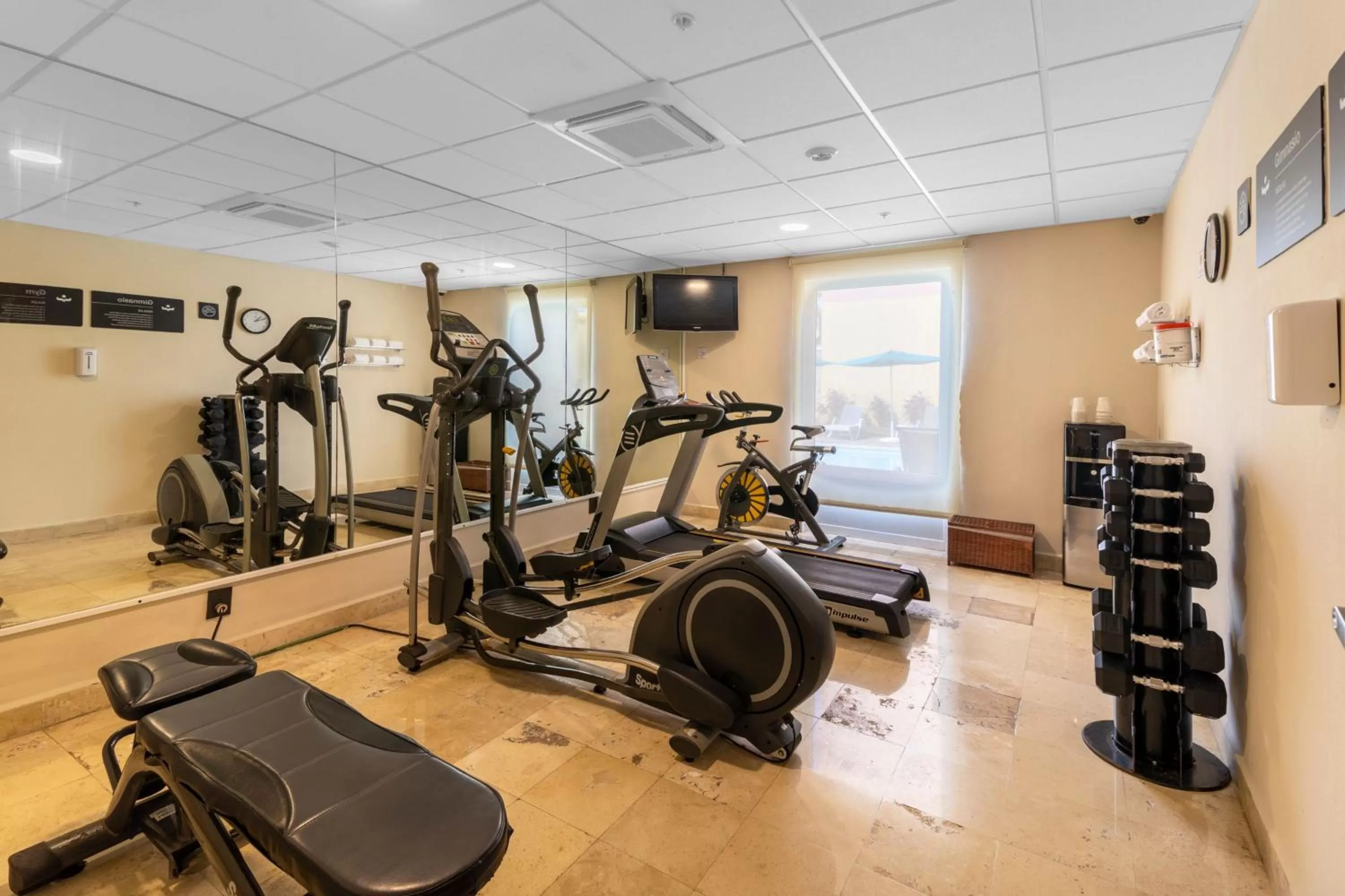 Fitness centre/facilities in City Express by Marriott Cancun
