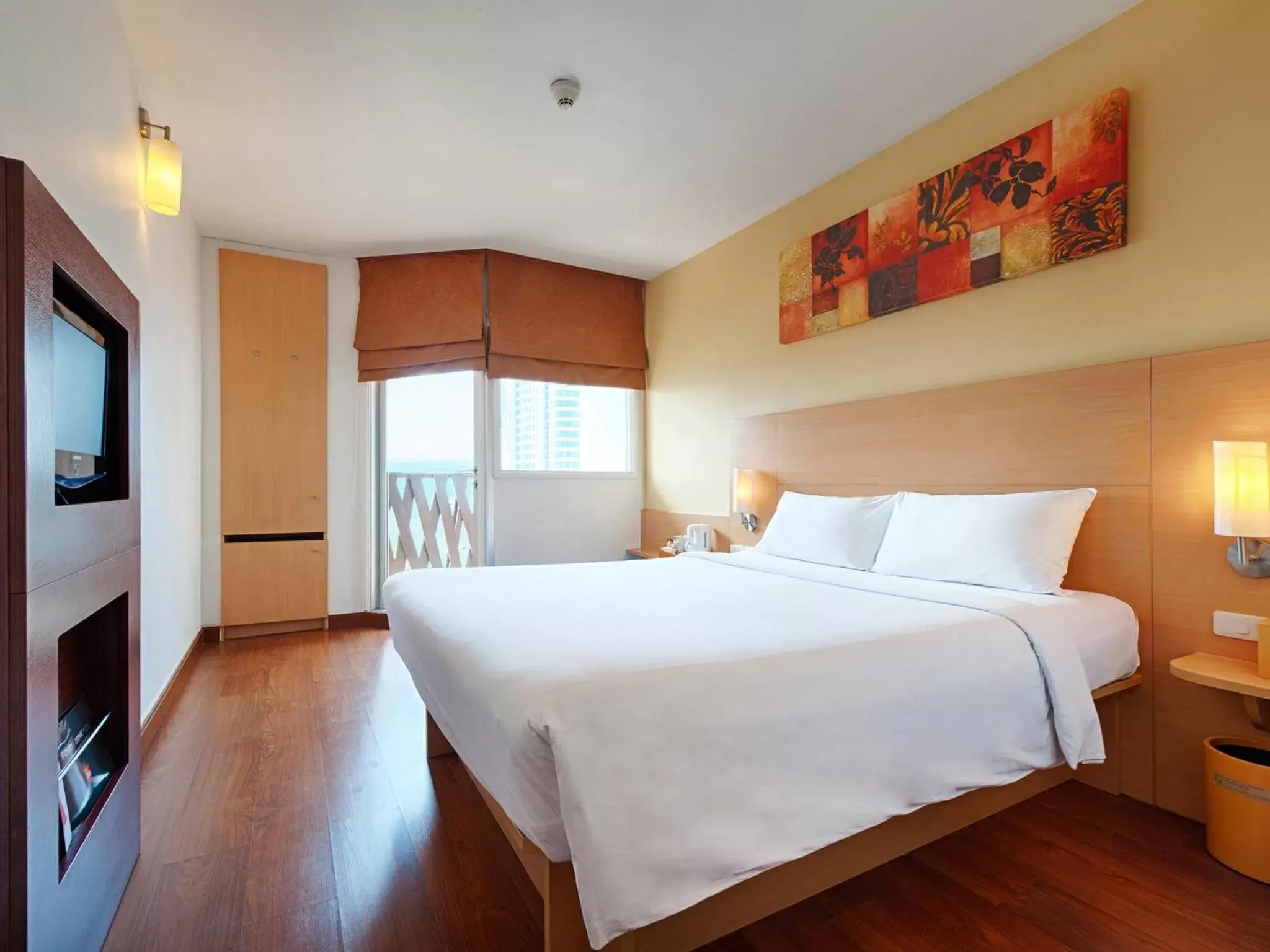 Bedroom, Room Photo in Ibis Pattaya