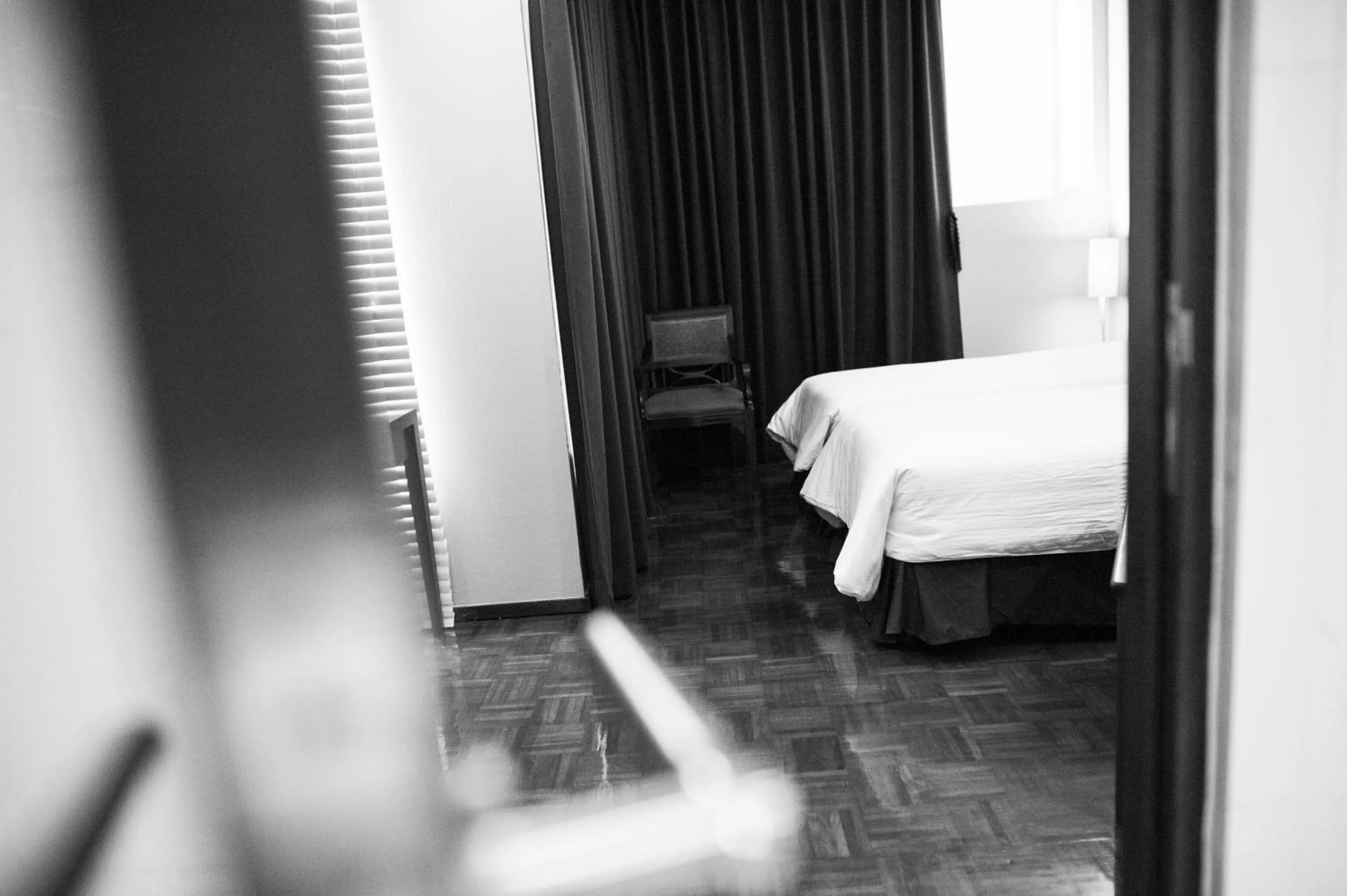 Photo of the whole room, Bed in Baansilom Soi 3