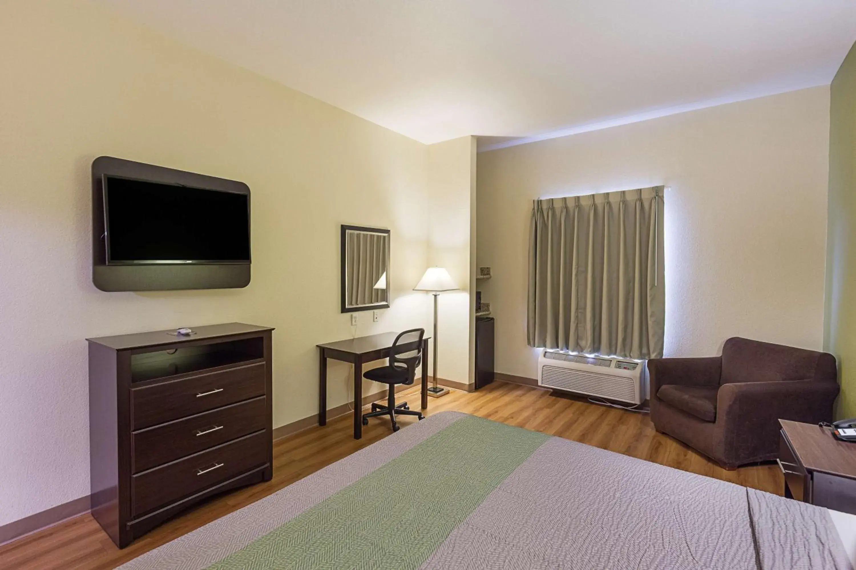 TV and multimedia, TV/Entertainment Center in Motel 6-Fort Worth, TX
