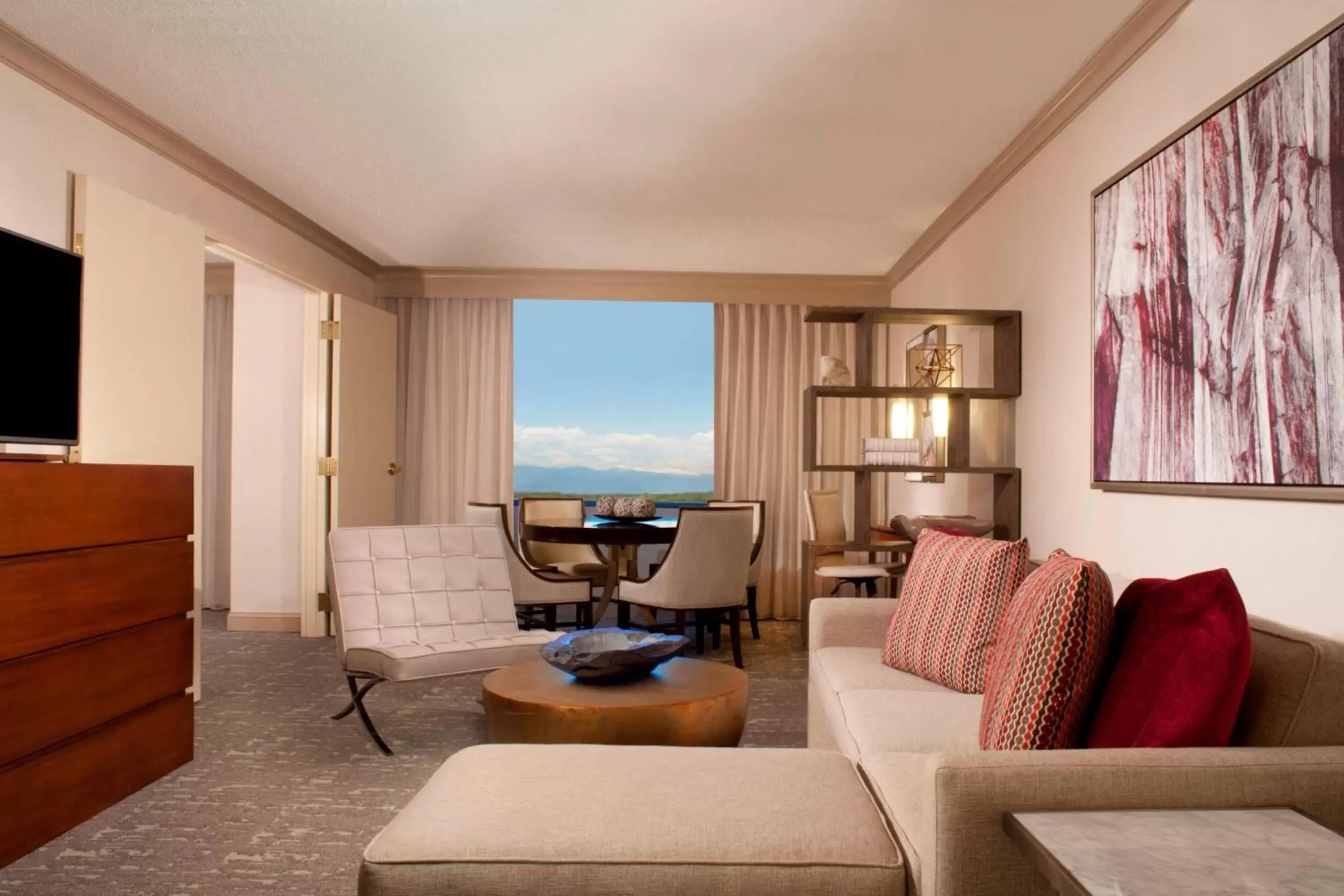 Living room, Seating Area in Denver Airport Marriott at Gateway Park