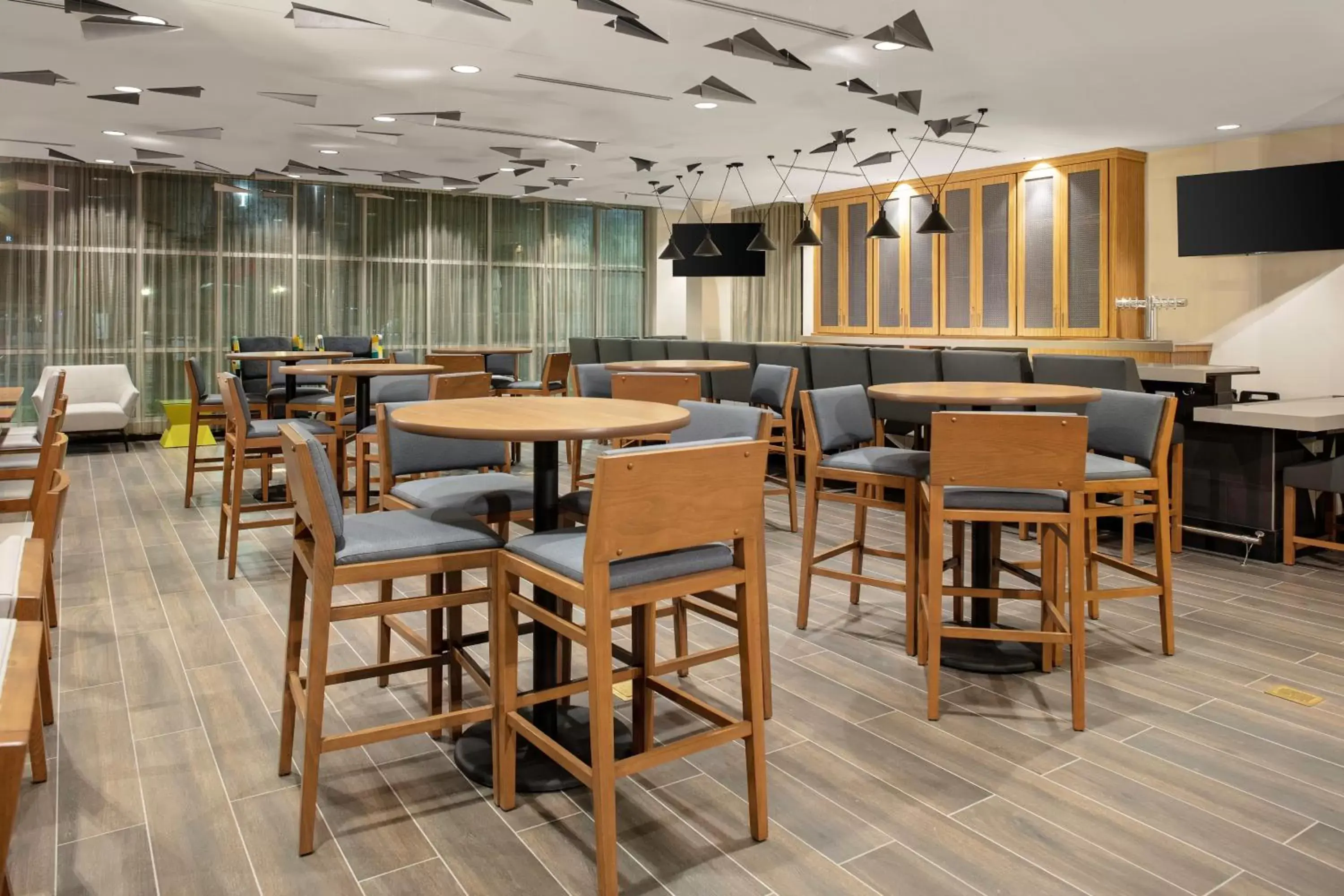 Restaurant/places to eat in TownePlace Suites by Marriott Orlando Airport