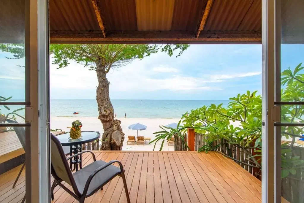 View (from property/room), Balcony/Terrace in Veranda Lodge