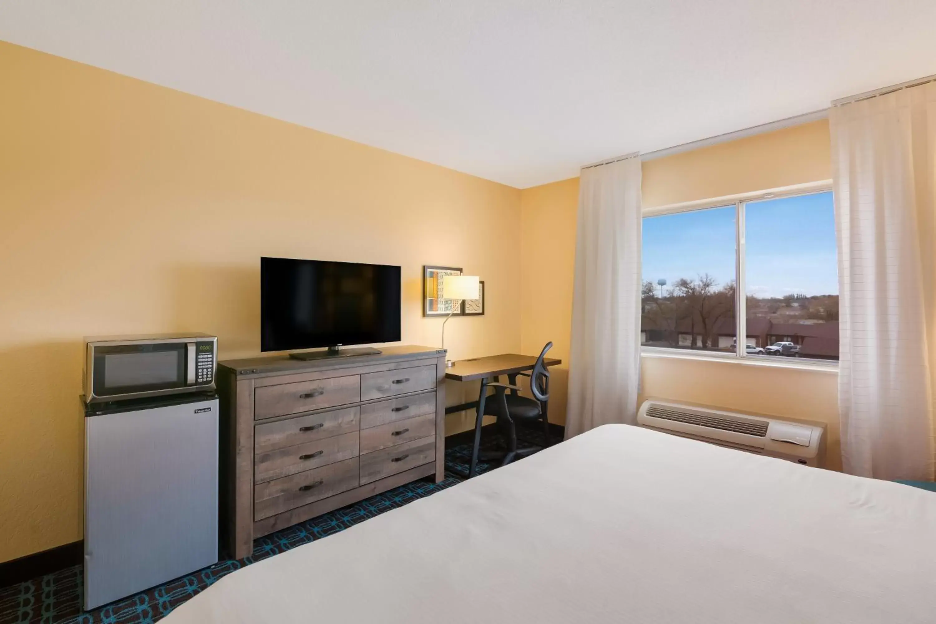 Bedroom in SureStay Plus Hotel by Best Western Minot