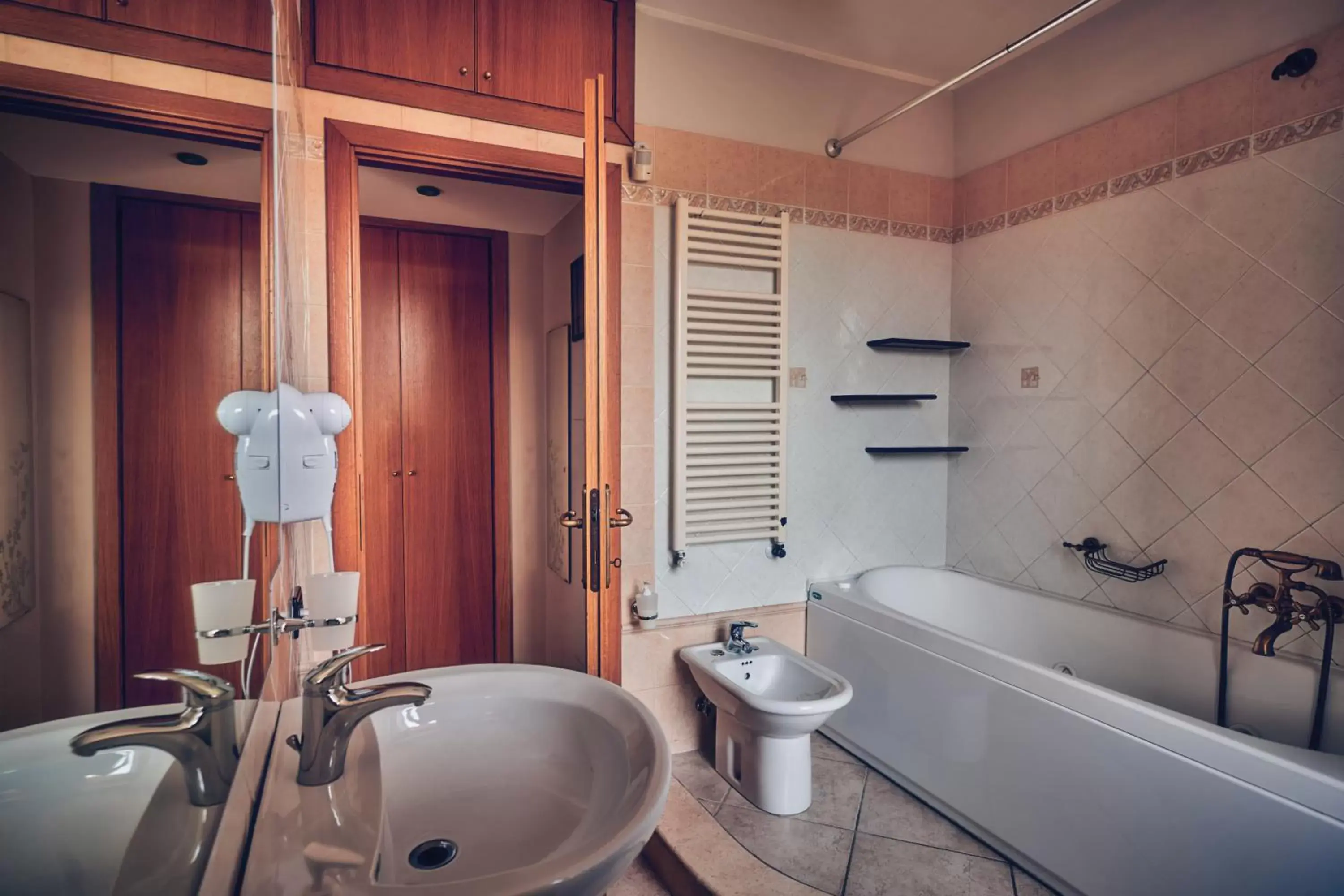 Bathroom in Travelershome Ciampino B&Bs