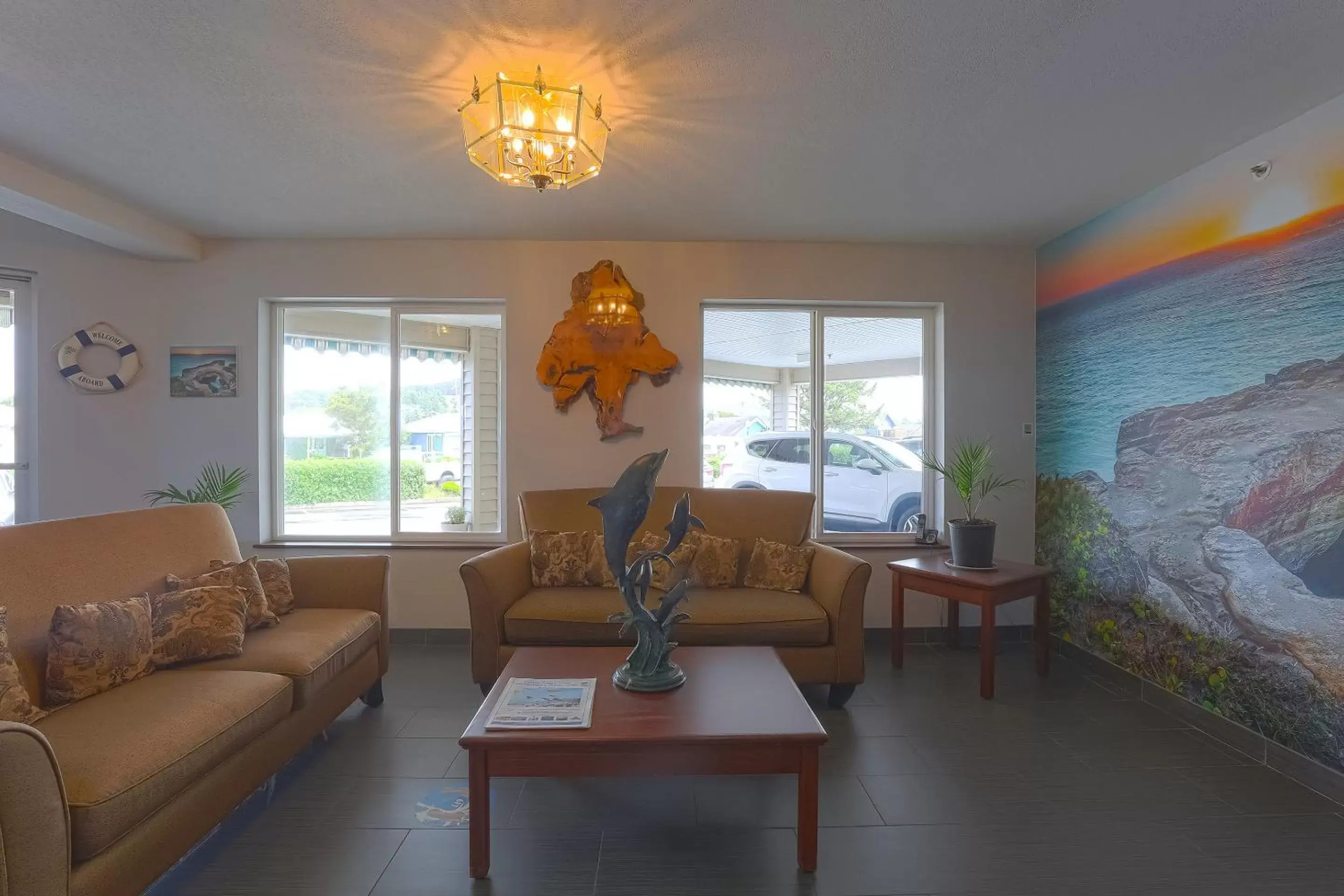 Seating Area in Siletz Bay Beachfront Hotel by OYO Lincoln City