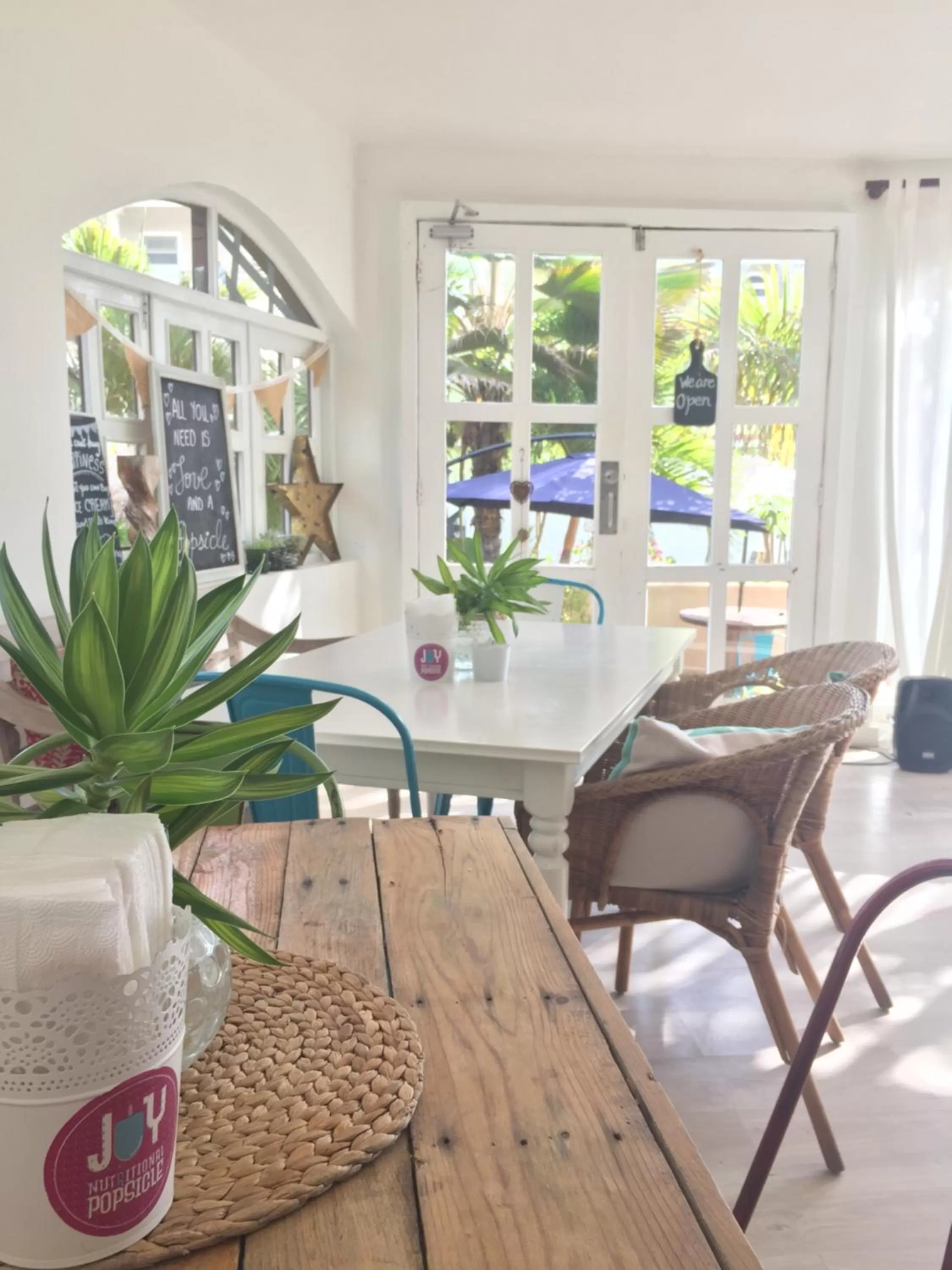 Dining area, Seating Area in TROPICANA SUITES DELUXE BEACH CLUB and POOL - playa LOS CORALES