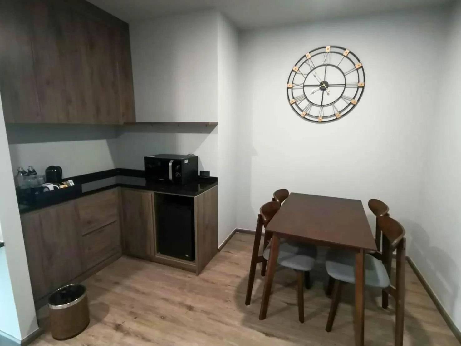 Dining area in Manhattan Hotel Bangkok