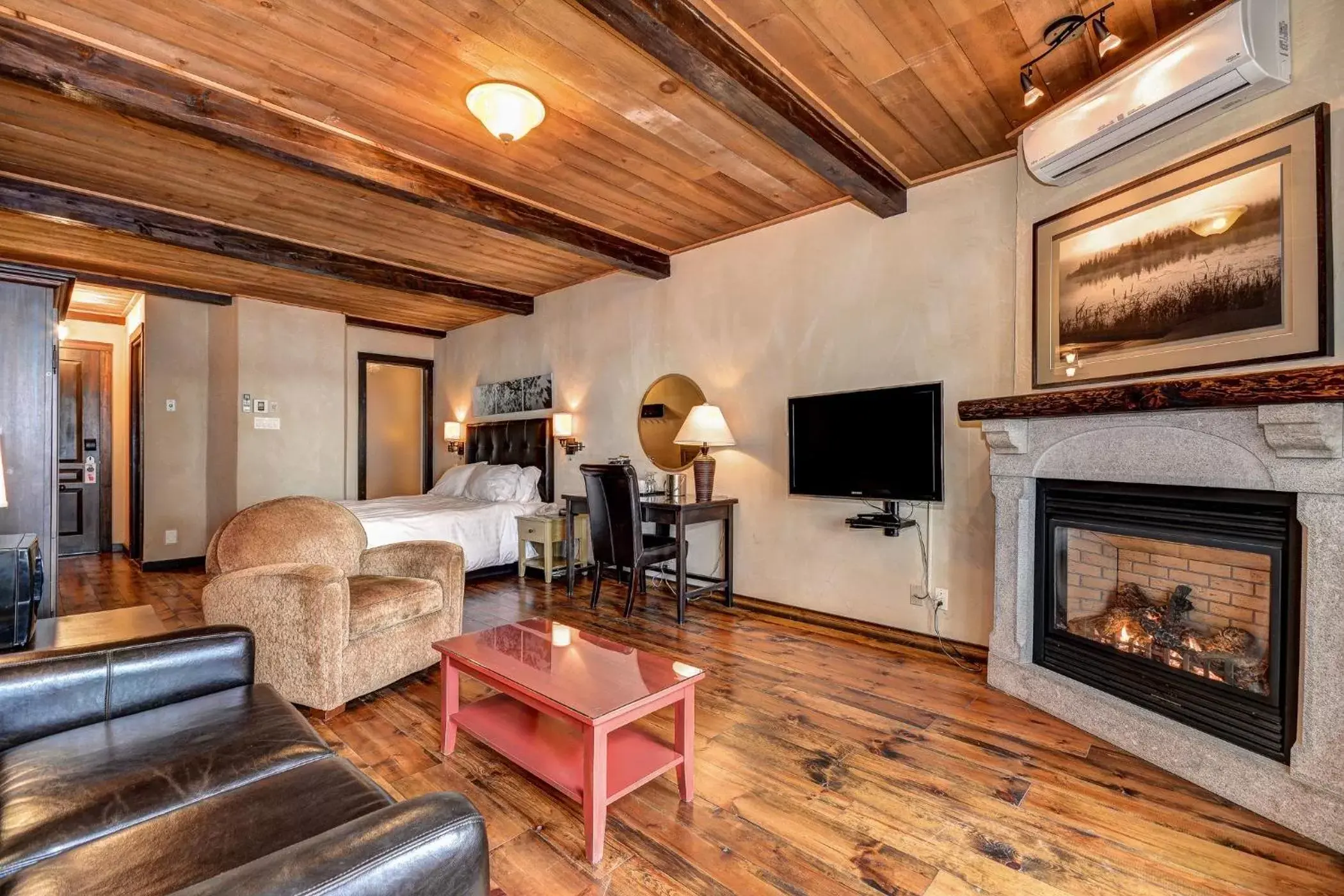 Seating Area in Les Condos Du Lac Taureau- Rooms & Condos