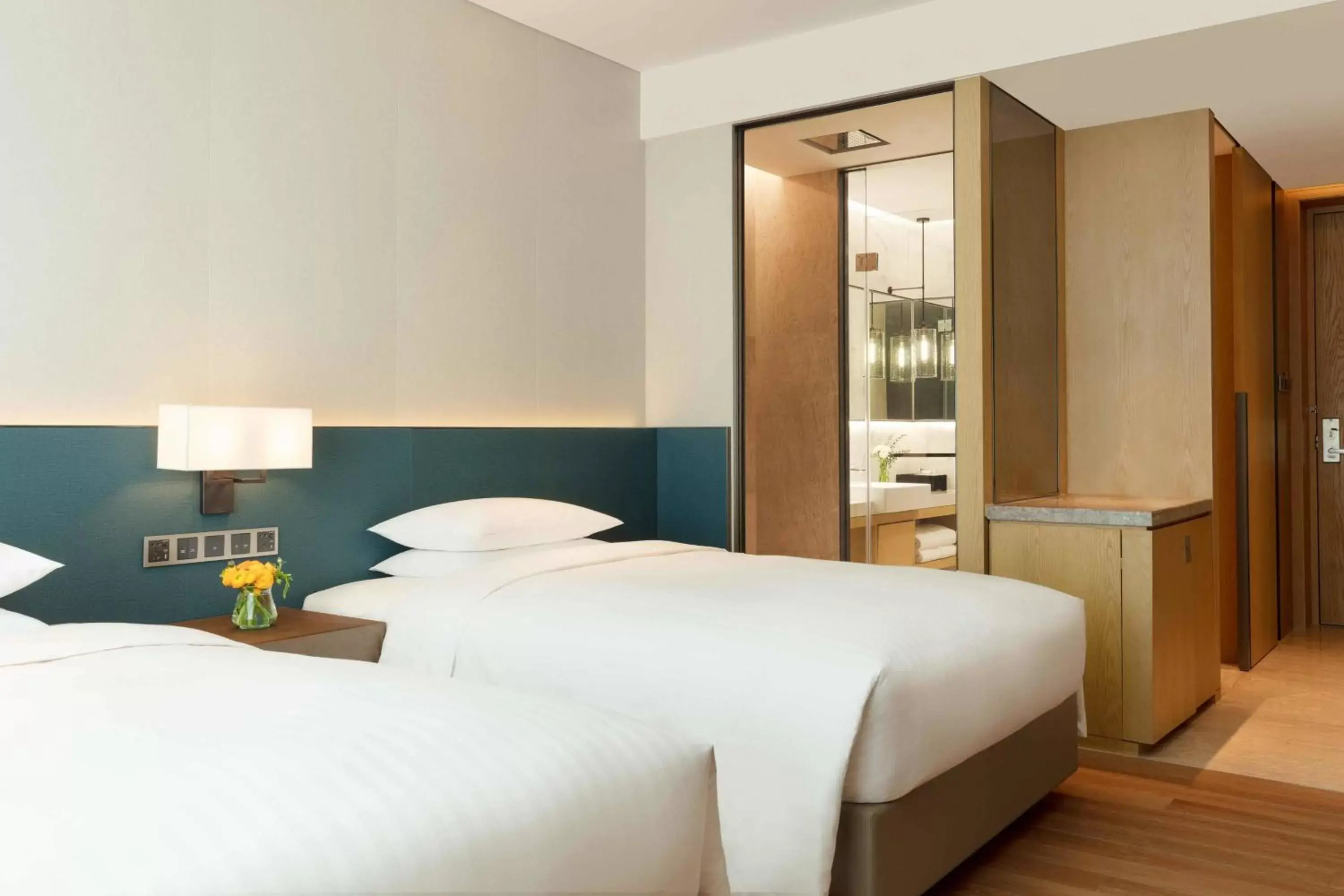 Photo of the whole room, Bed in Courtyard by Marriott Shenzhen Bay