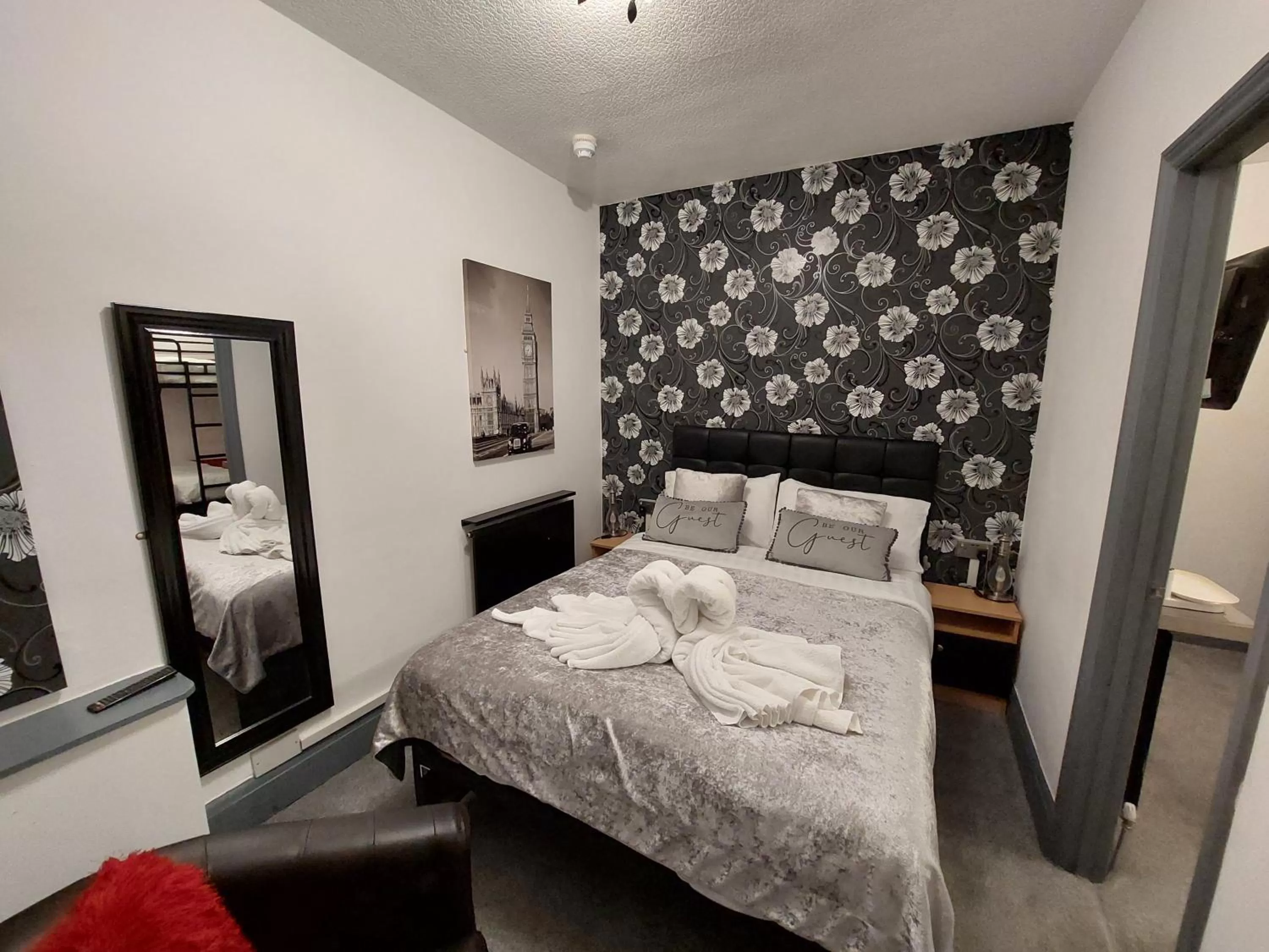 Bed in Kings Boutique Hotel