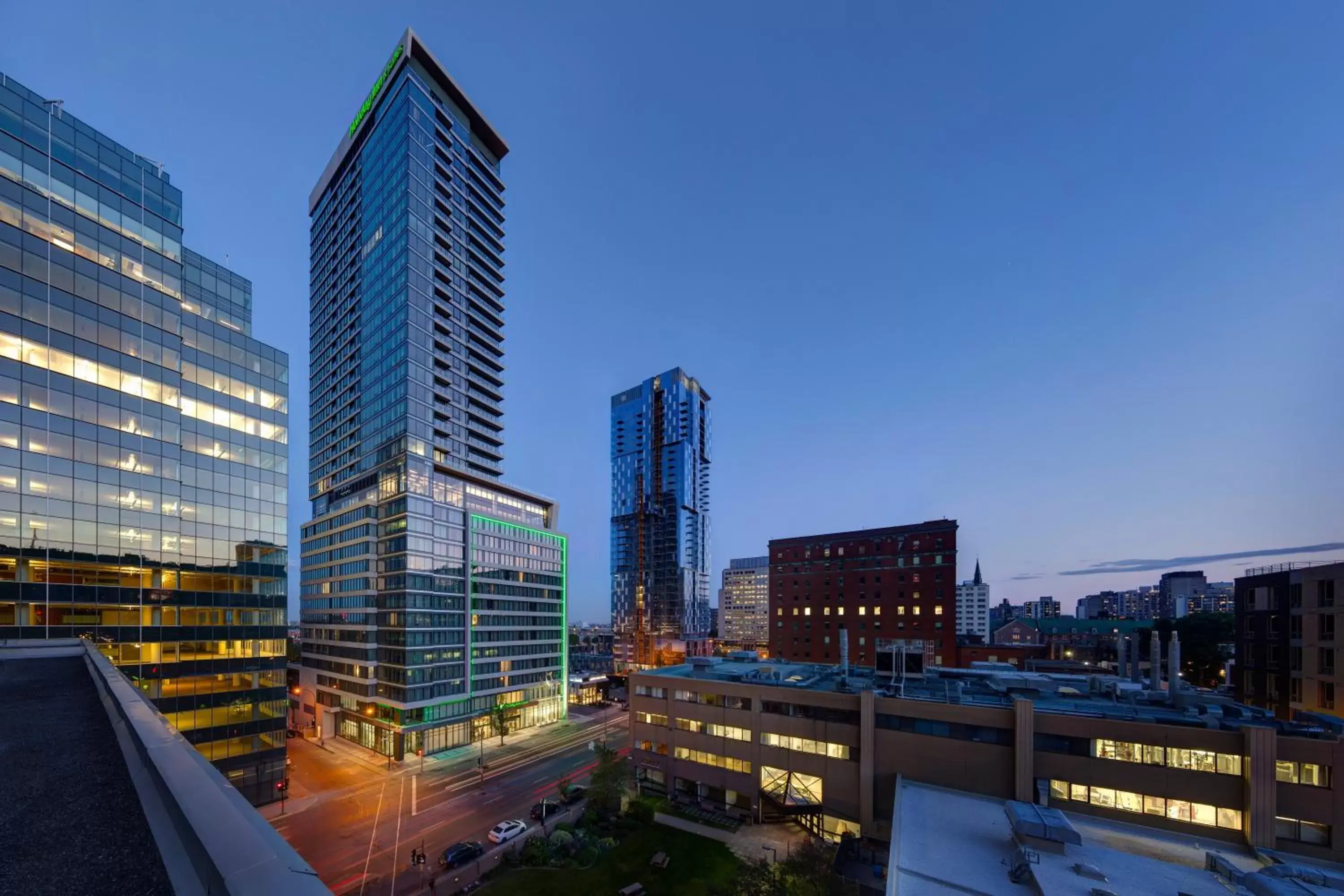 Property building in Holiday Inn Hotel & Suites - Montreal Centre-ville Ouest, an IHG Hotel