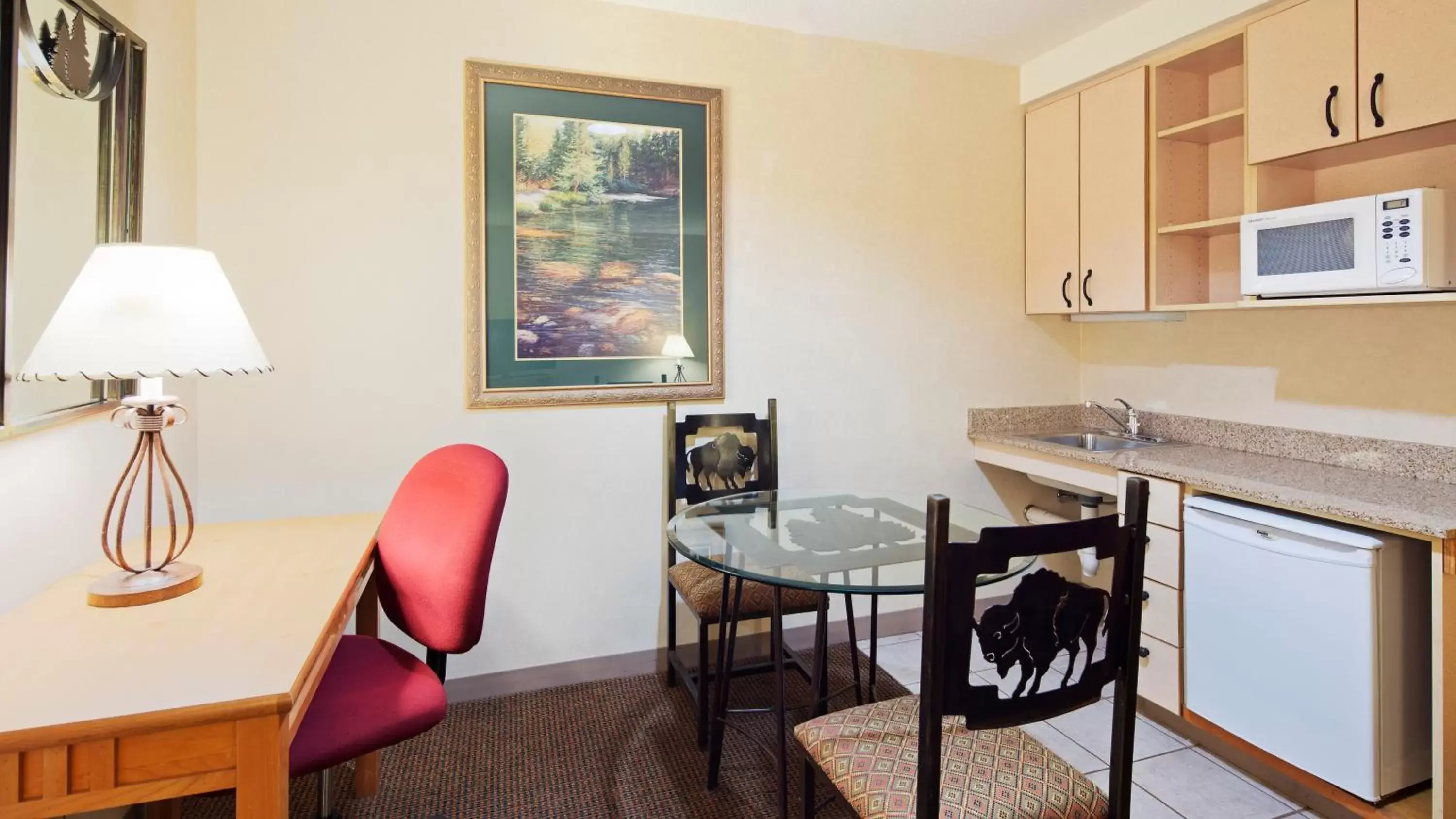 Bedroom, Dining Area in Best Western Golden Spike Inn & Suites