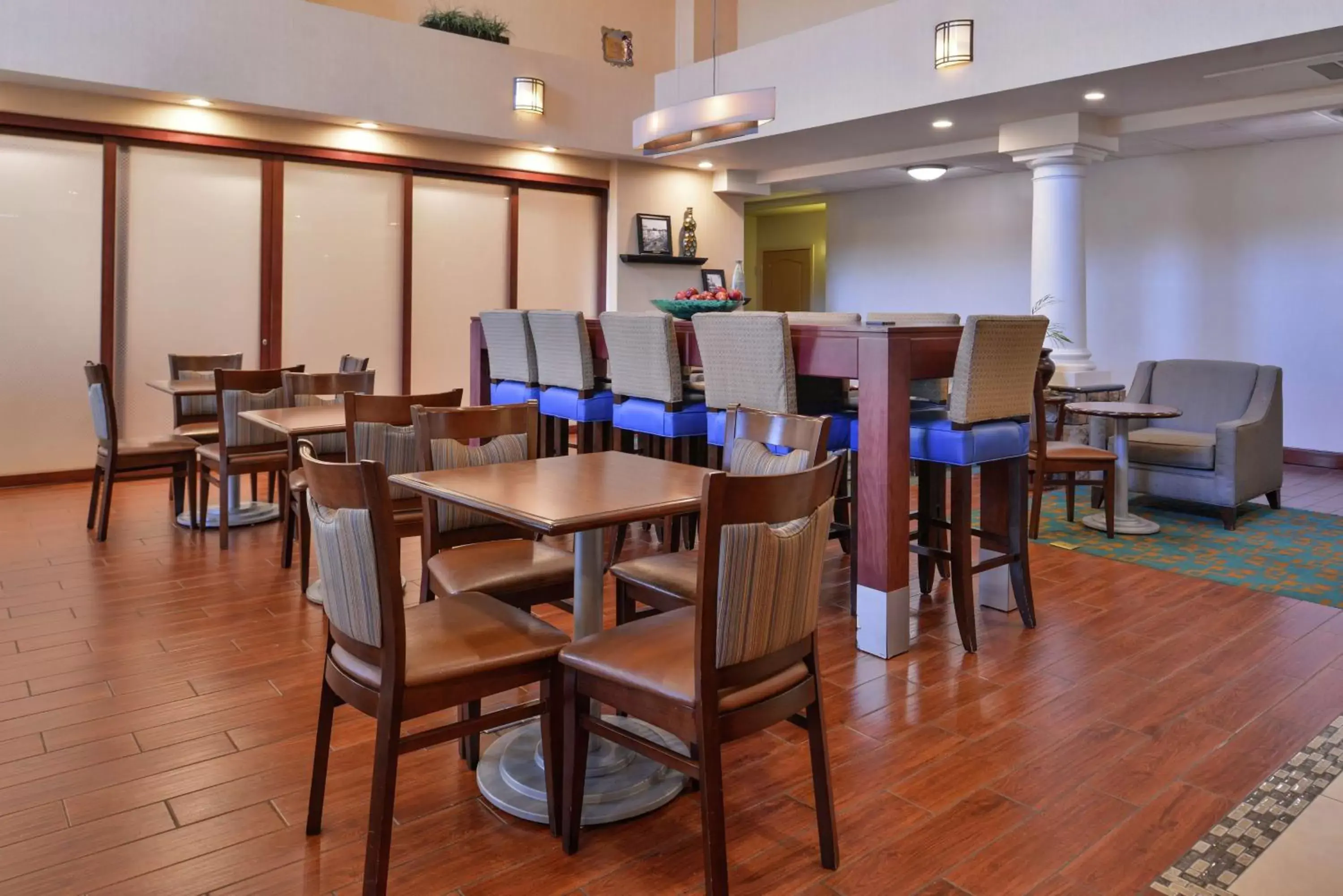 Dining area, Restaurant/Places to Eat in Hampton Inn & Suites Woodland-Sacramento Area