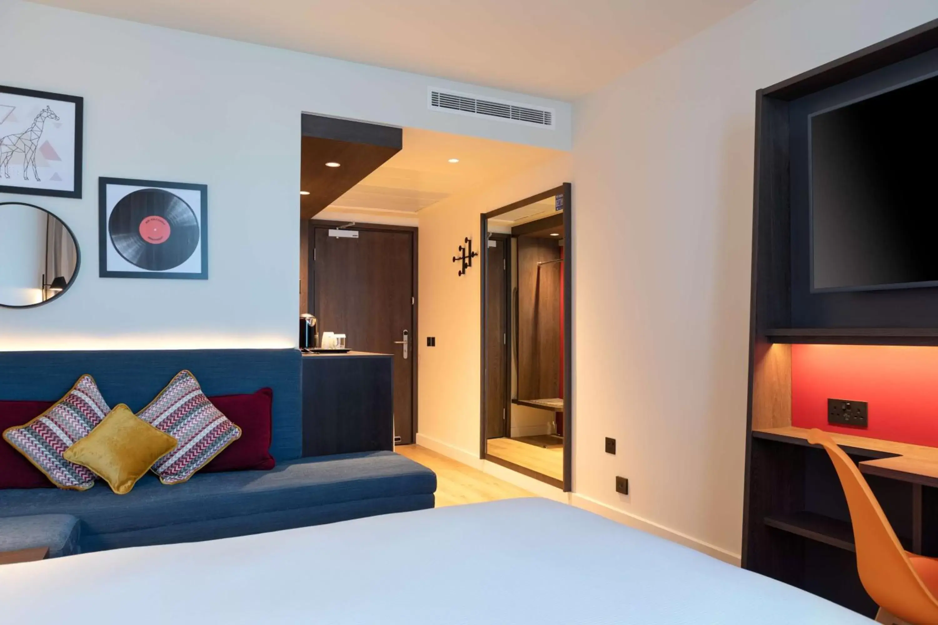 Bedroom, Bed in Hampton by Hilton Ashford International
