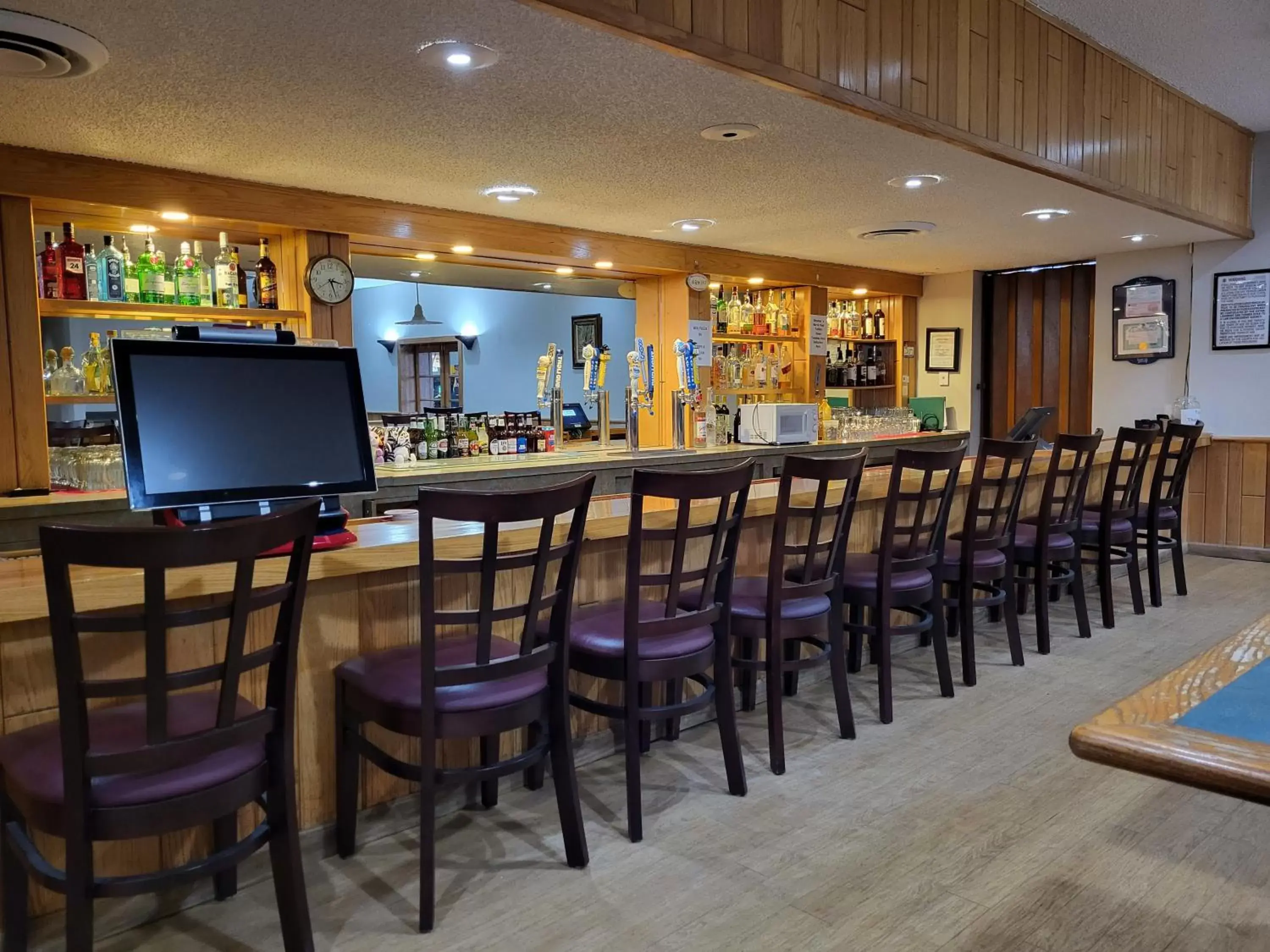 Lounge or bar in Quality Inn & Suites