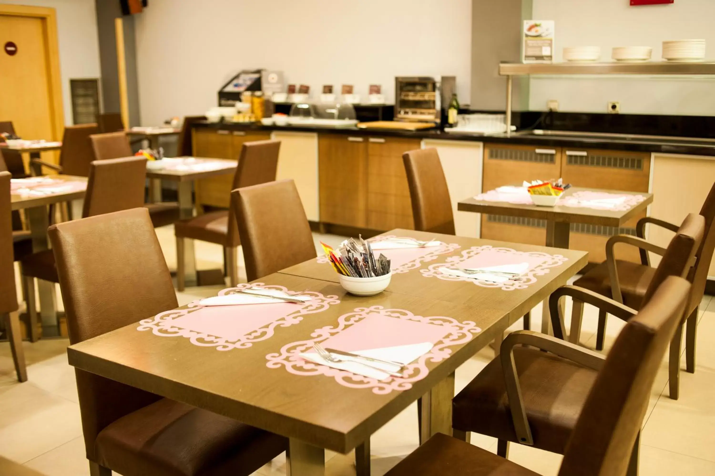Lounge or bar, Restaurant/Places to Eat in Hotel Sercotel Portales