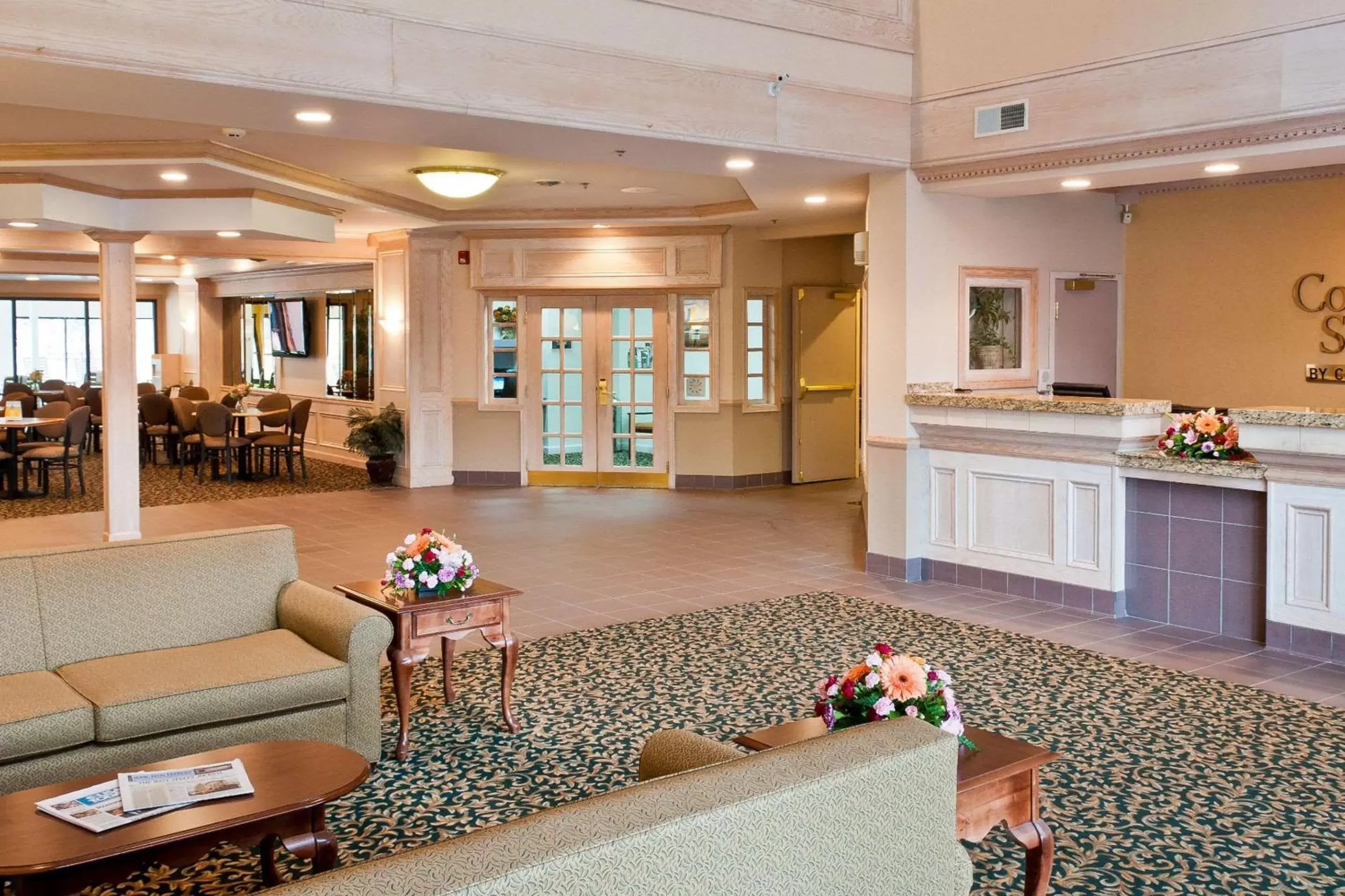 Lobby or reception in Comfort Suites University Area Notre Dame-South Bend Lobby or reception in Comfort Suites University Area Notre Dame-South Bend