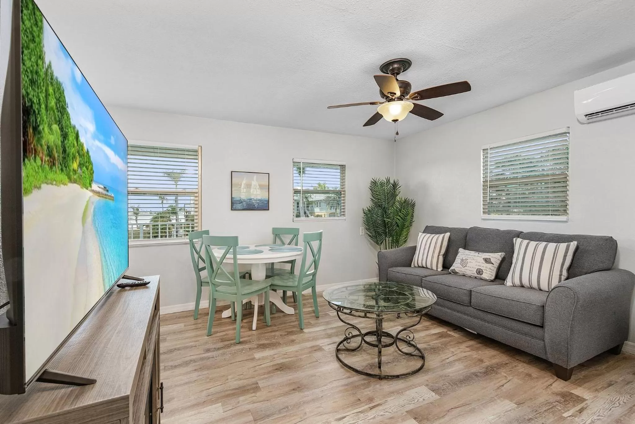 Living room in Matlacha on Shoreview