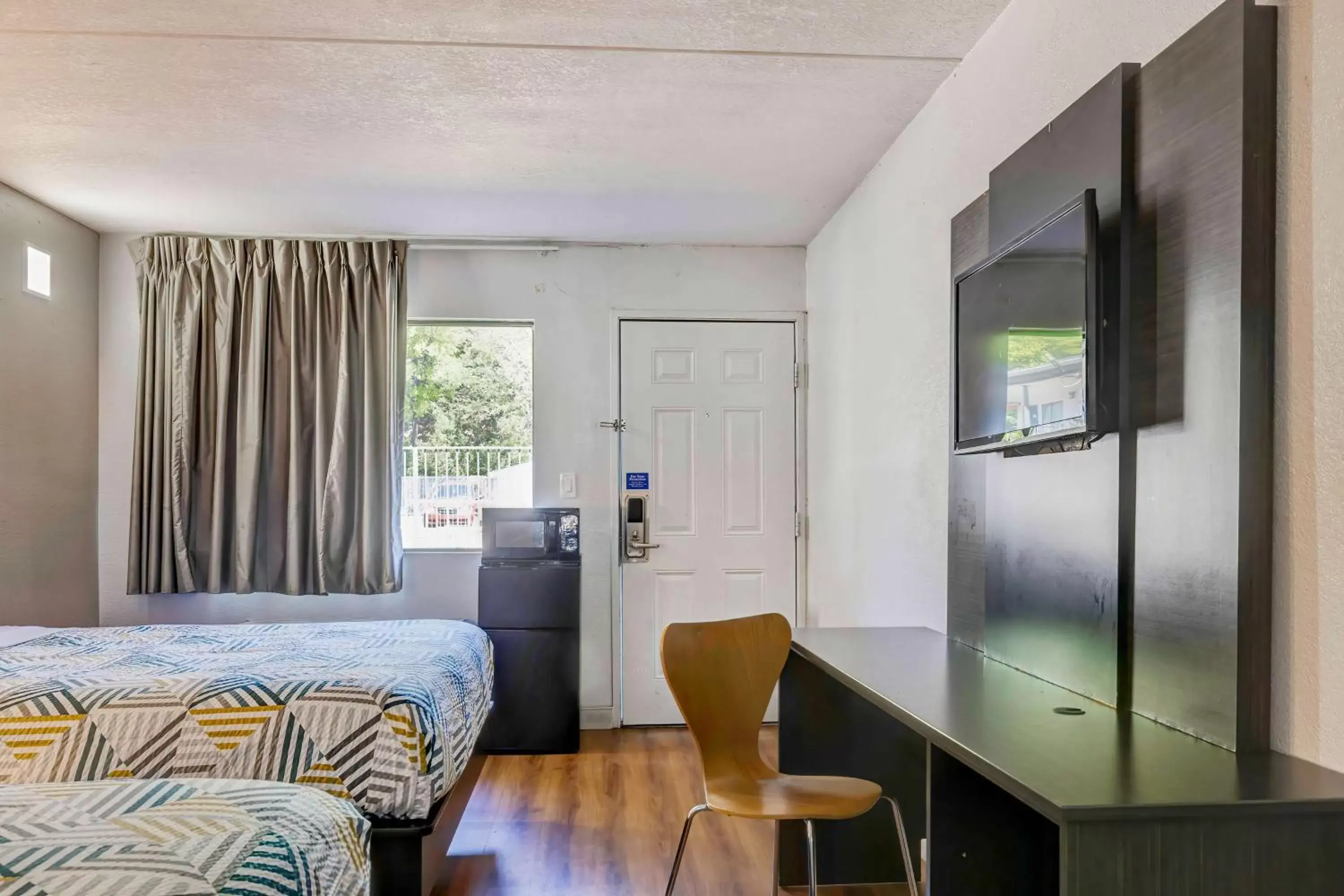 Bedroom, Seating Area in Motel 6 North Little Rock, AR-JFK Blvd