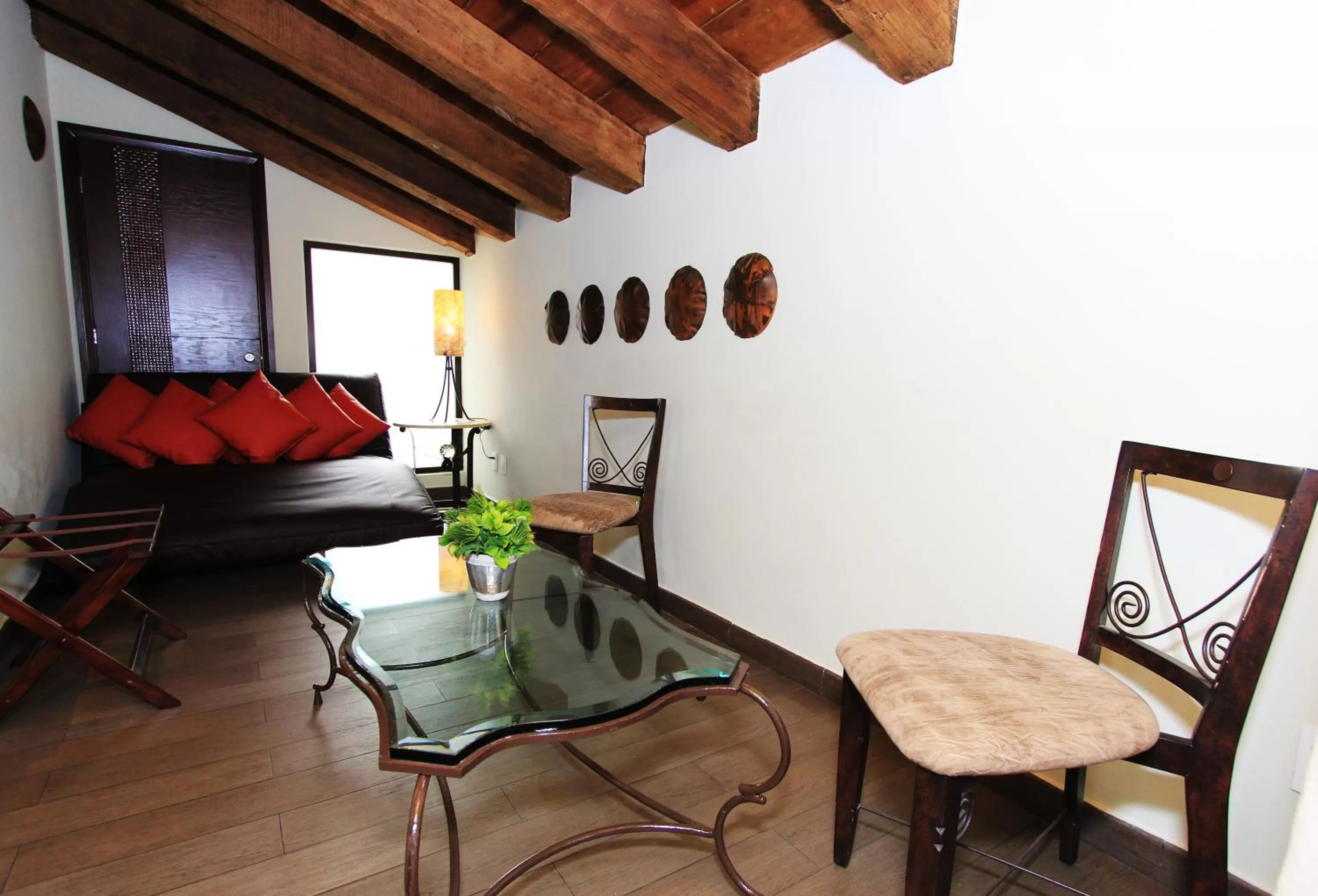 Living room in Plaza Gallery Hotel Boutique