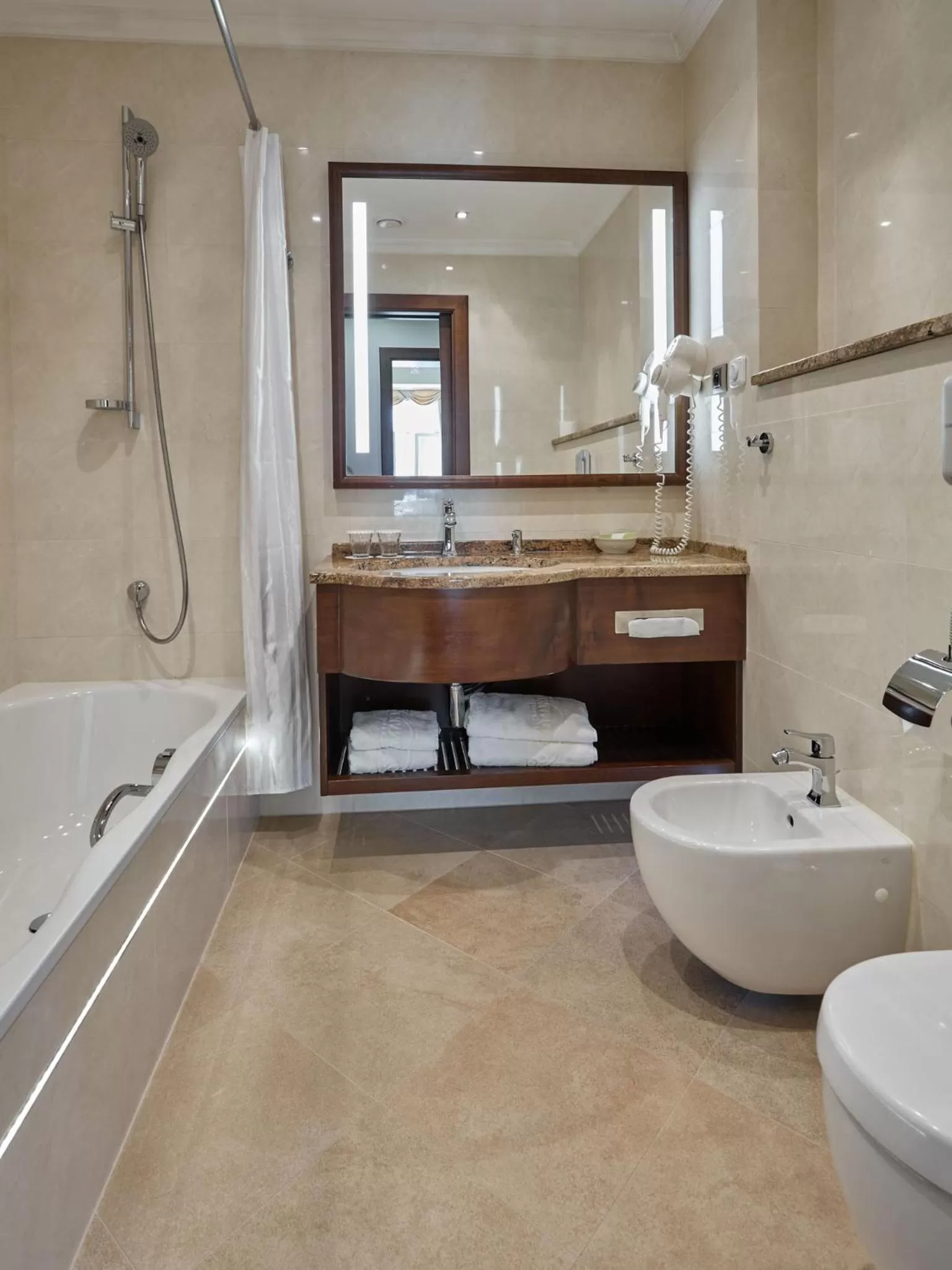 Toilet in Hotel Romance