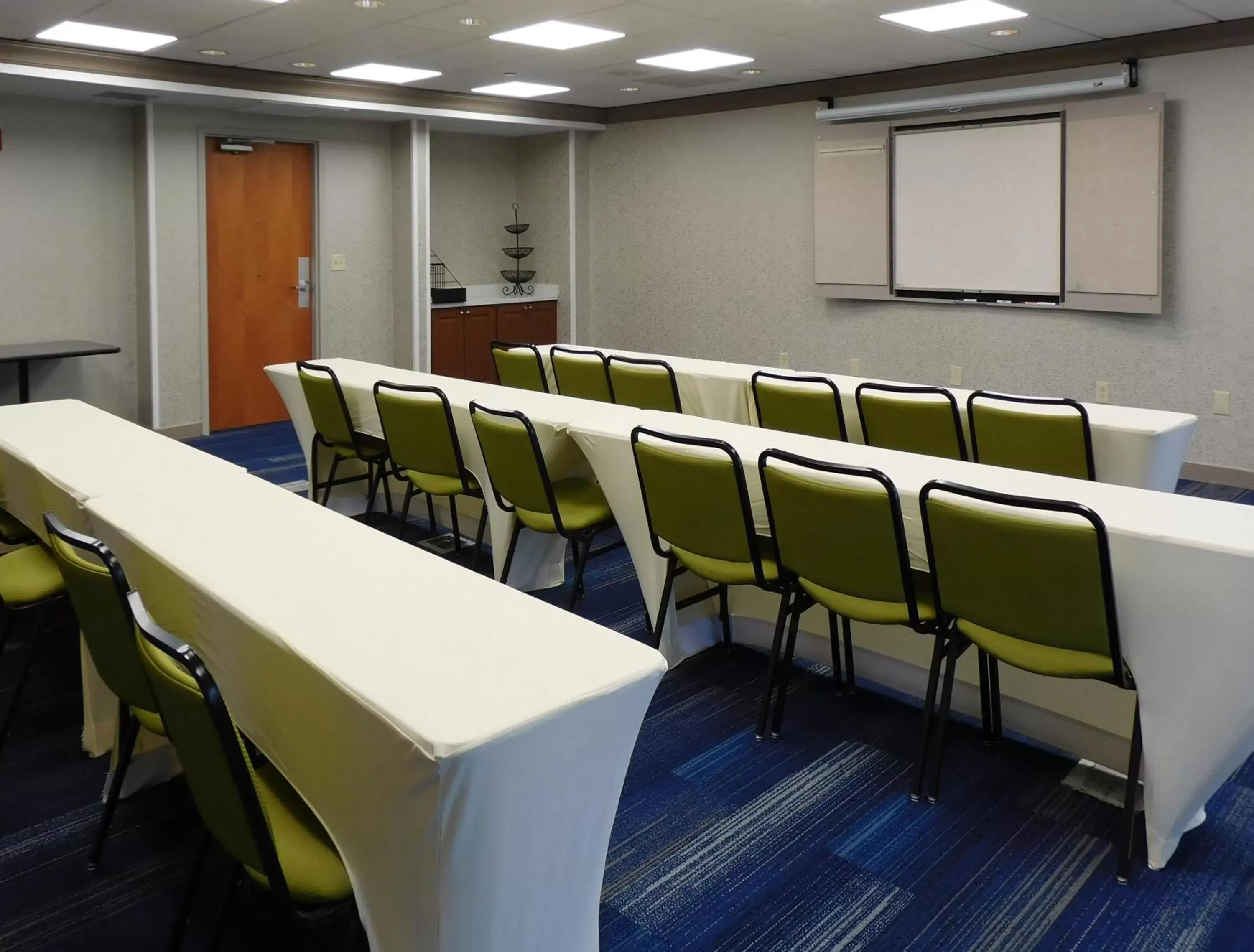 Meeting/conference room in Holiday Inn Express - Coventry S - West Warwick Area, an IHG Hotel