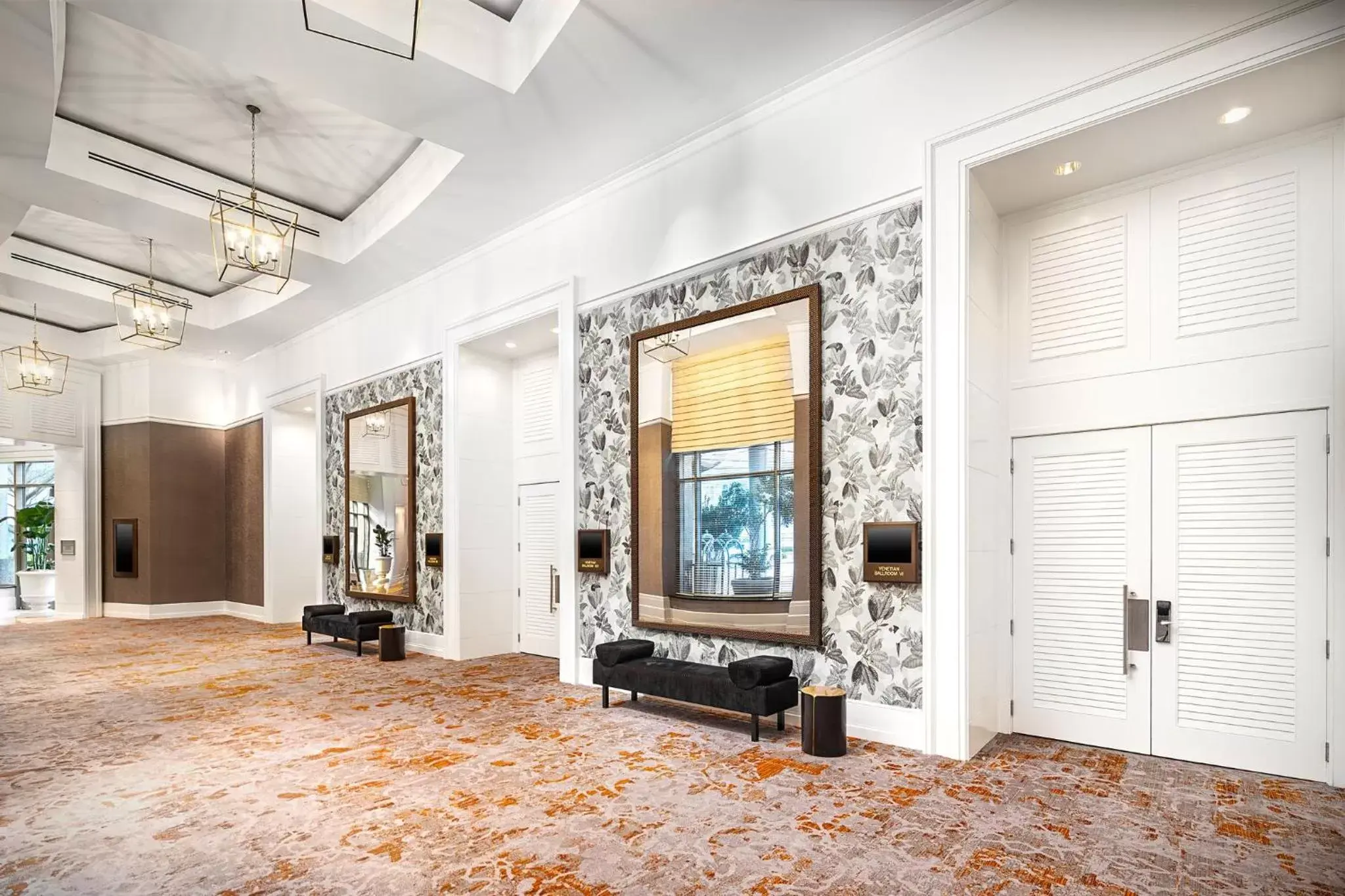 Meeting/conference room, TV/Entertainment Center in InterContinental Buckhead Atlanta, an IHG Hotel