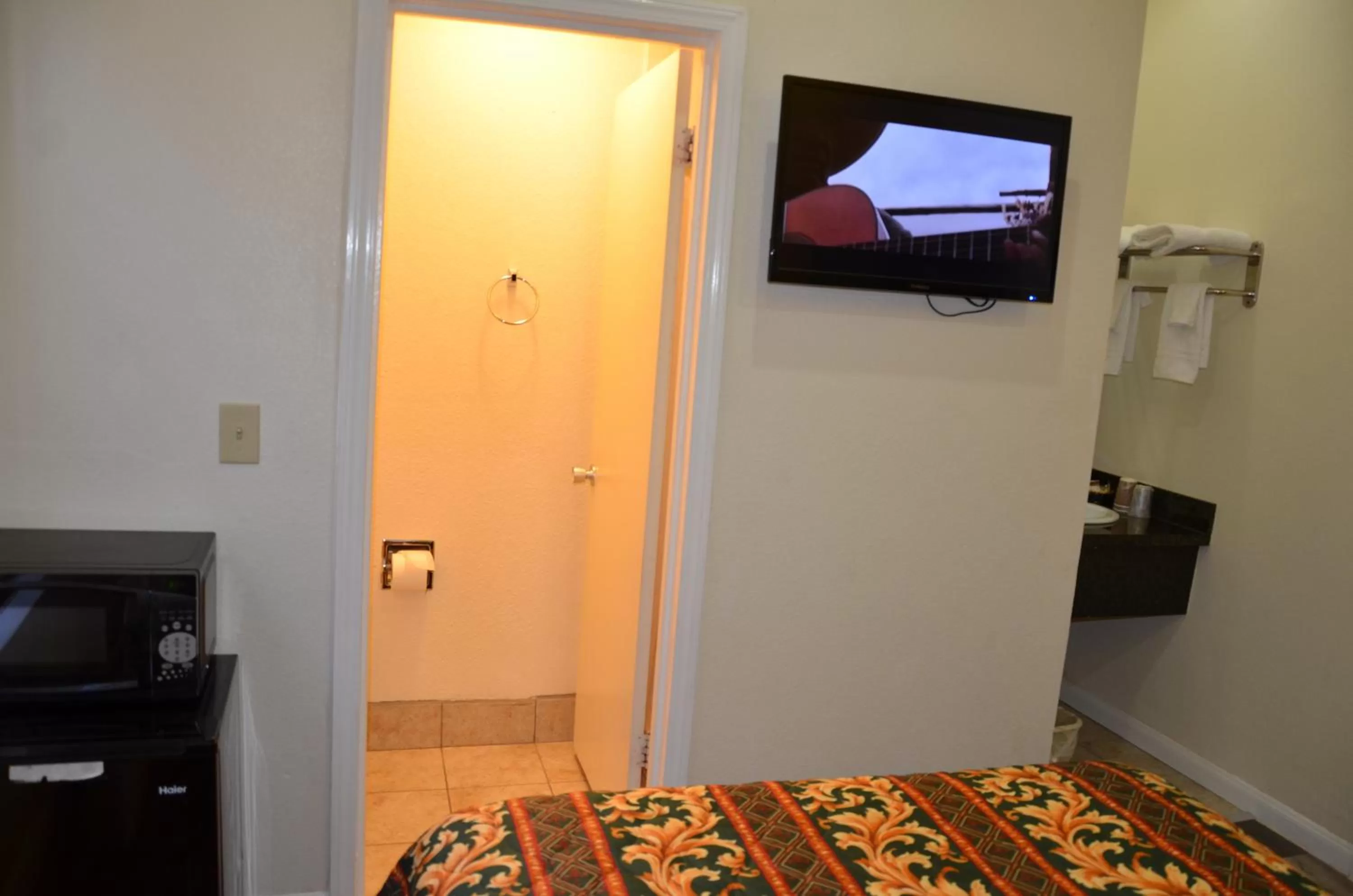 Bed in Hotel Sunrise