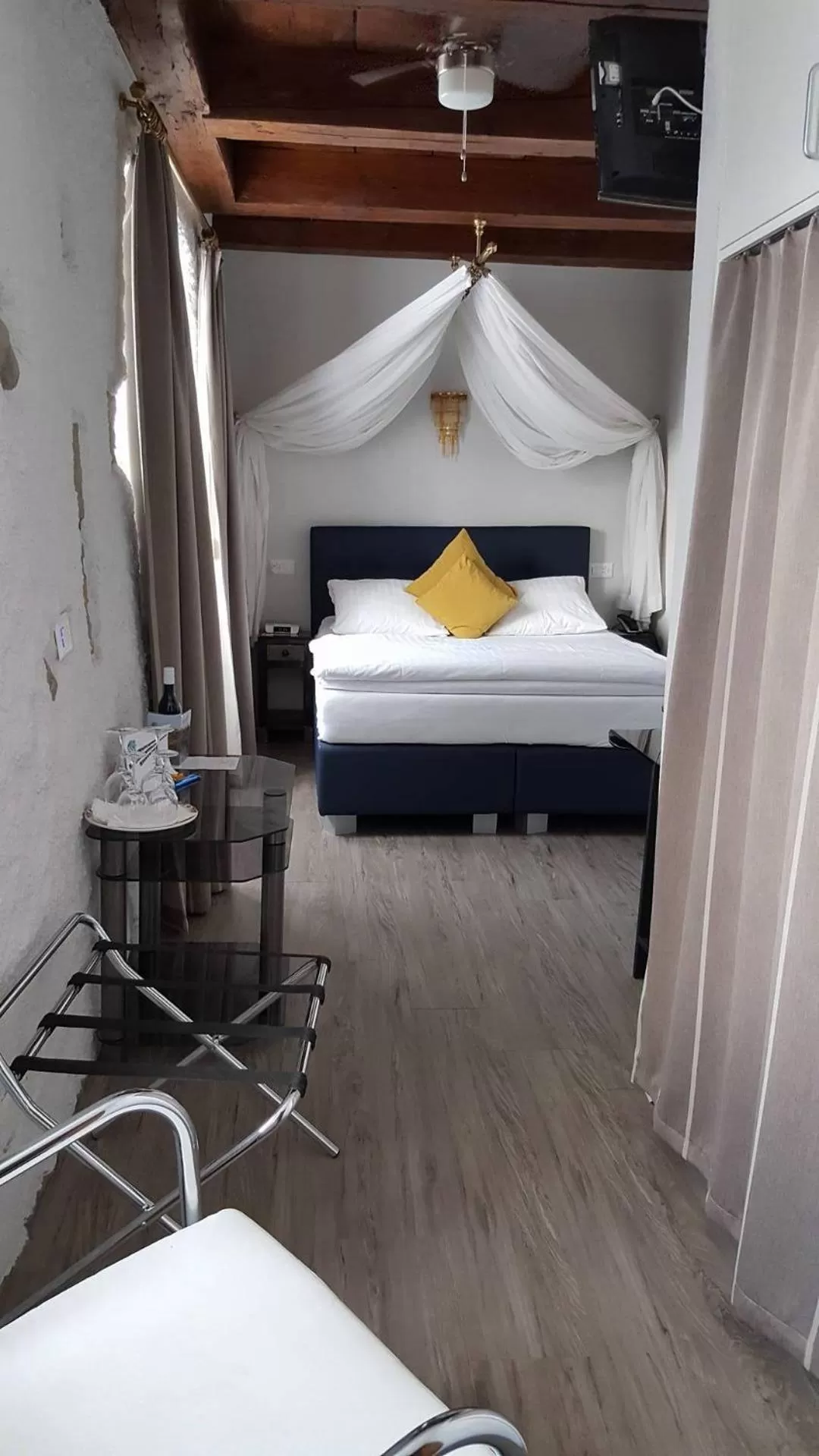 Photo of the whole room, Bed in Hotel Murtenhof & Krone