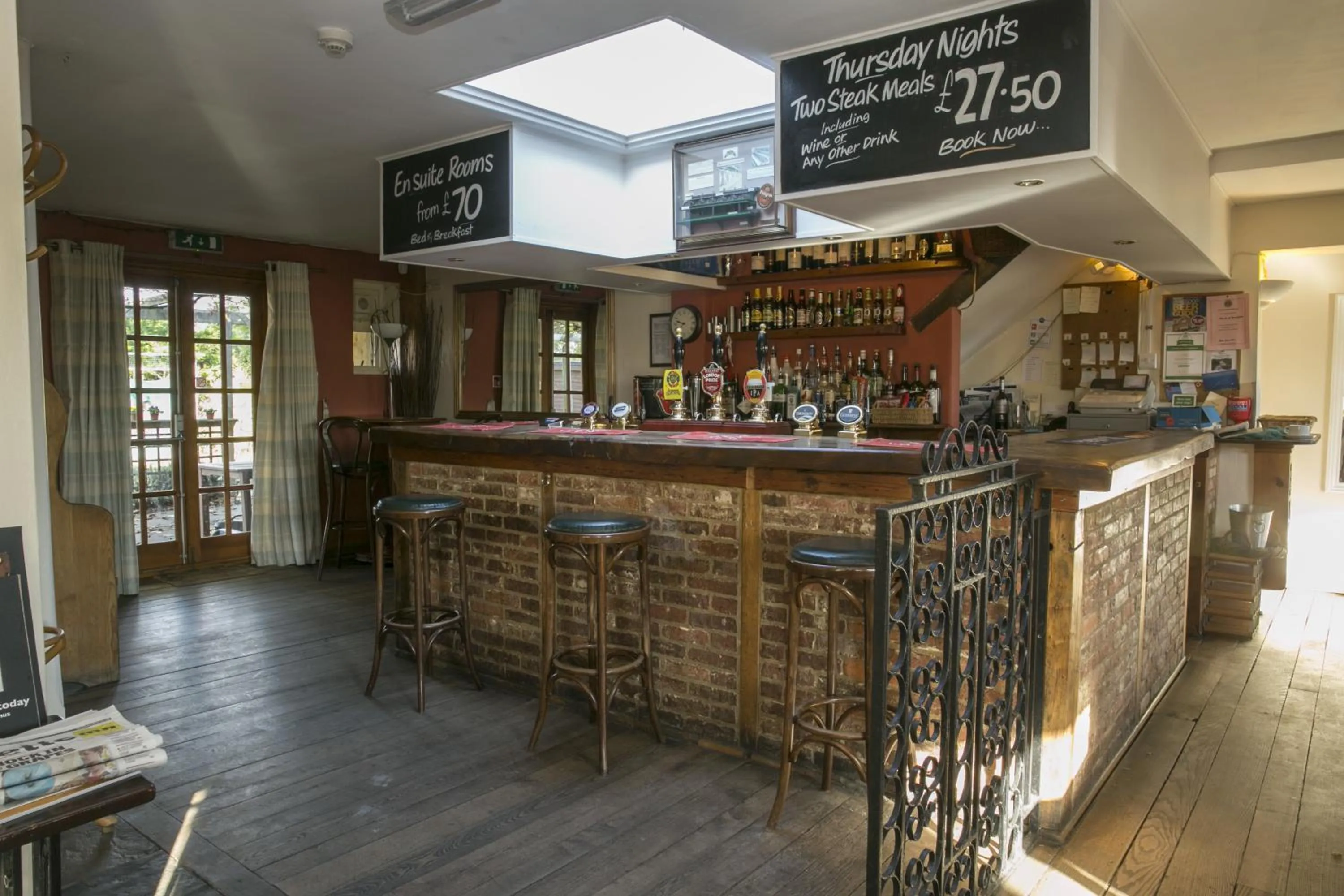 Lounge or bar in The Inn at Emmington