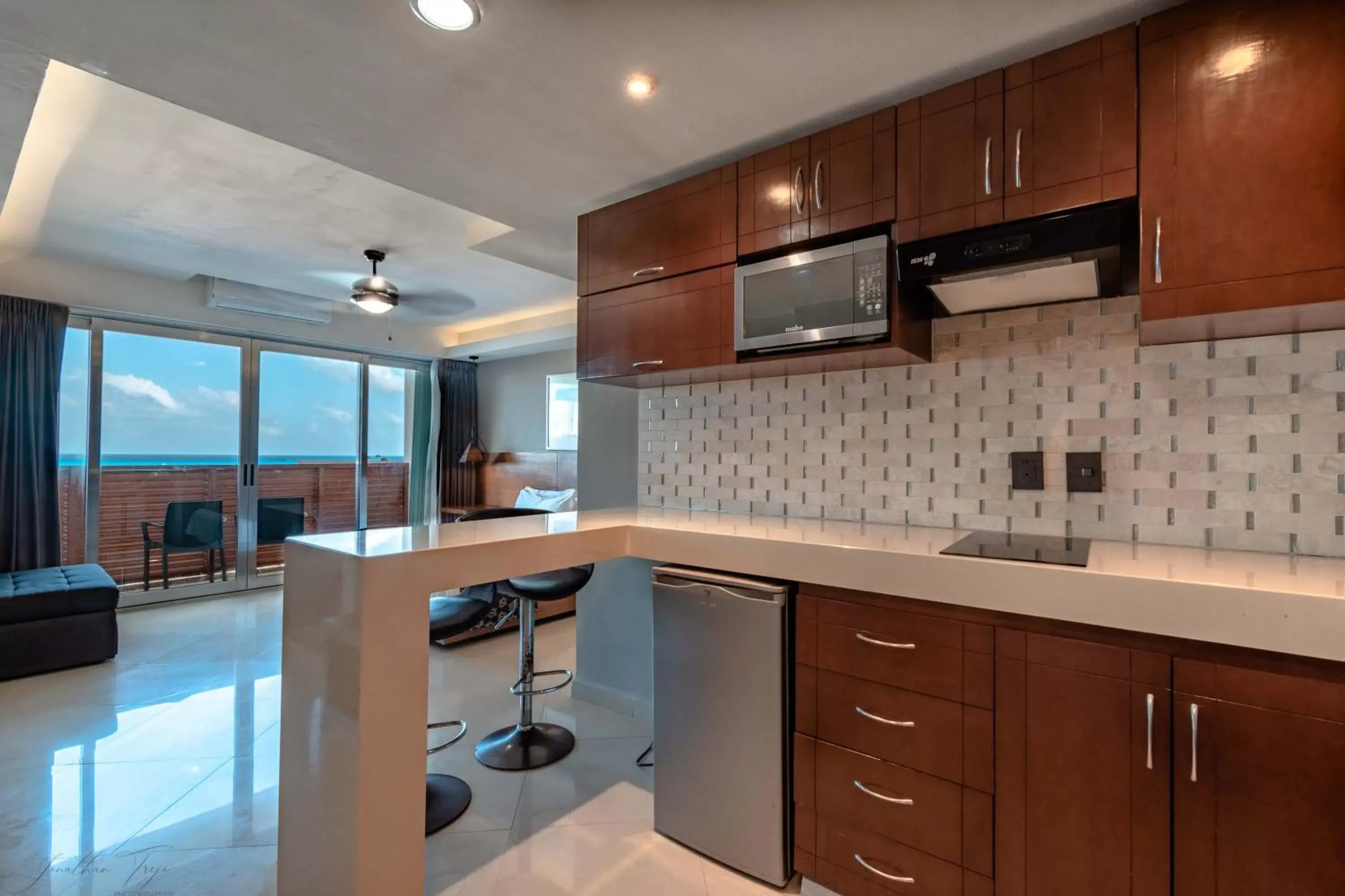 Kitchen/Kitchenette in Ocean Dream Cancun by GuruHotel