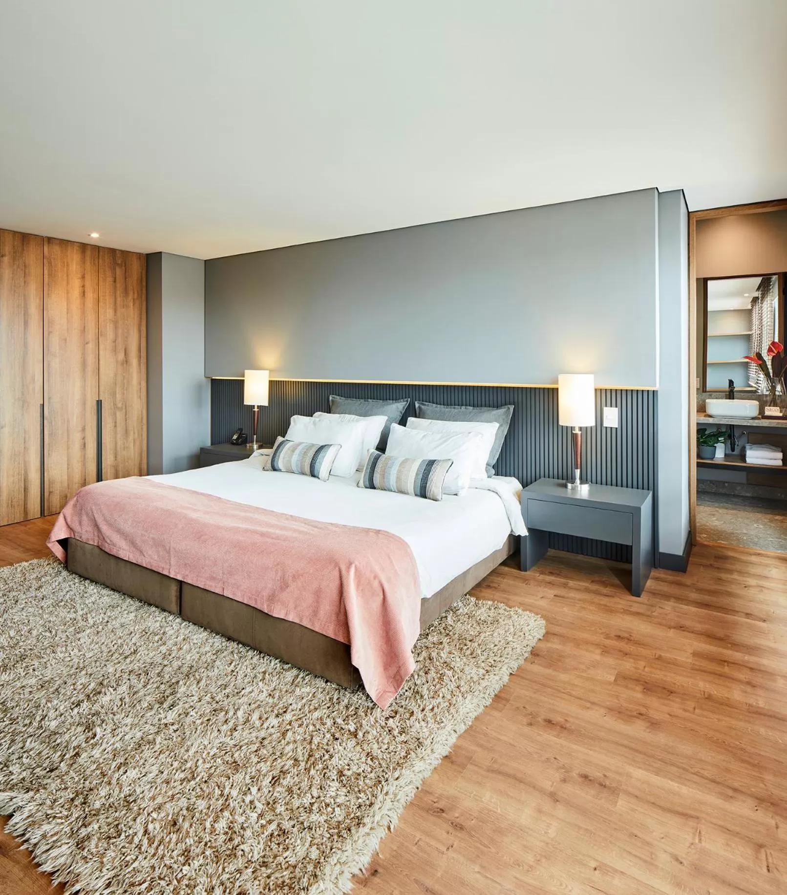 Bathroom, Bed in Nico Apartasuites