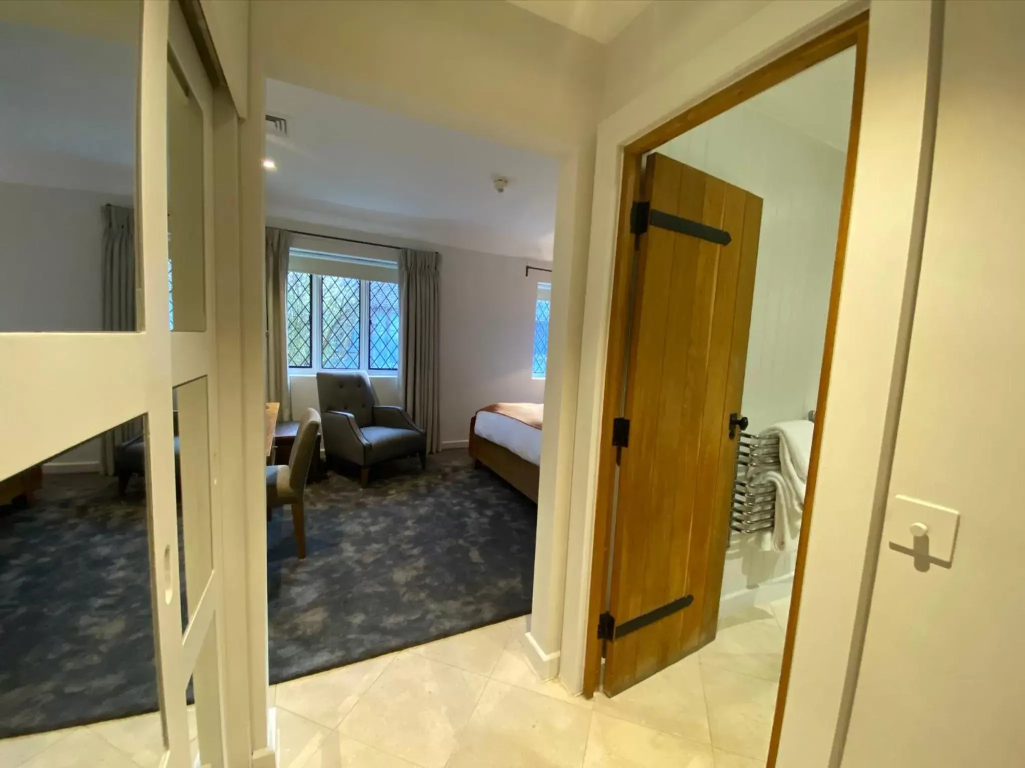 Bedroom, Bathroom in Great Fosters - Near Windsor