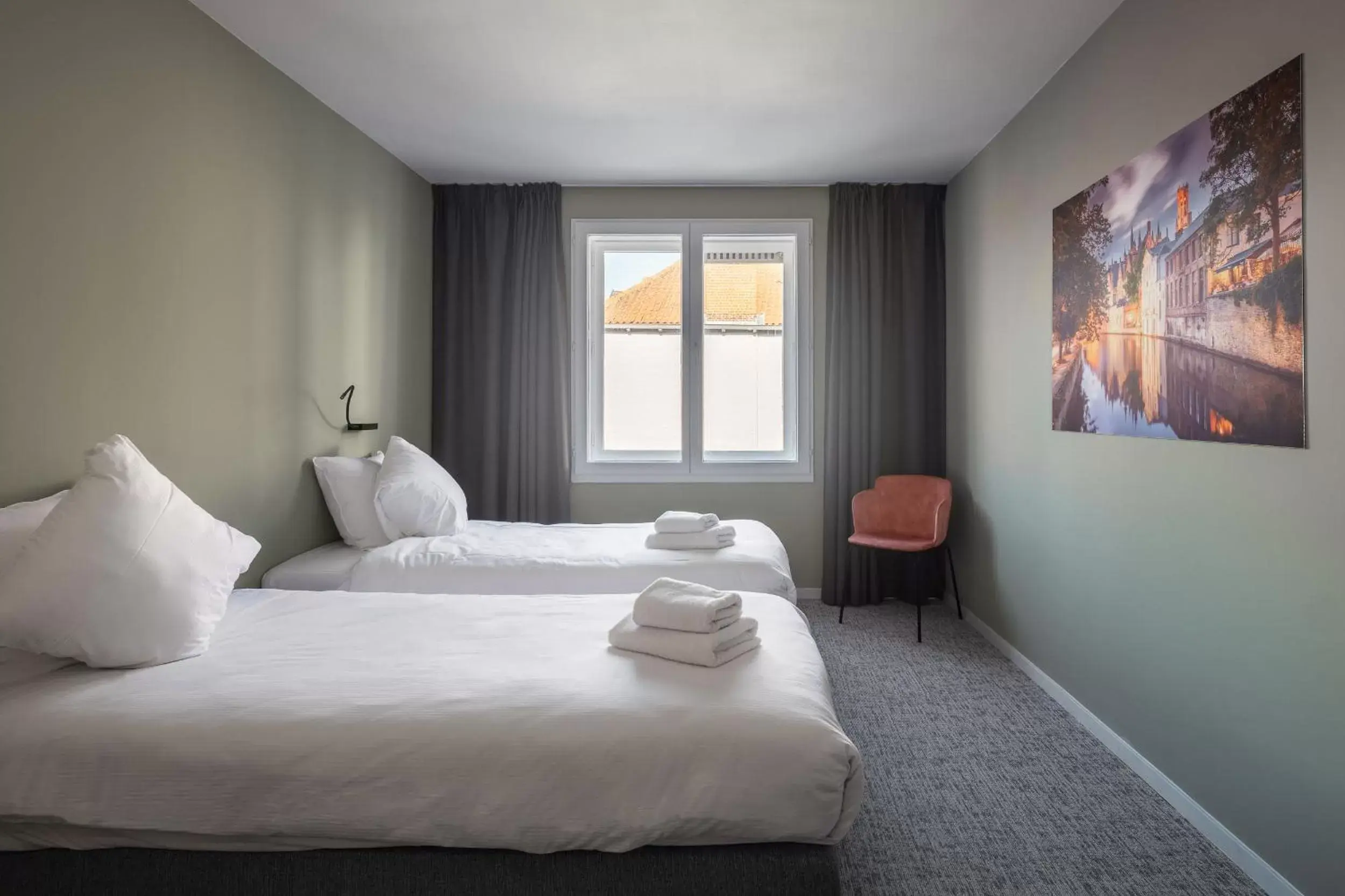 Bedroom, Bed in Hotel Augustyn Brugge