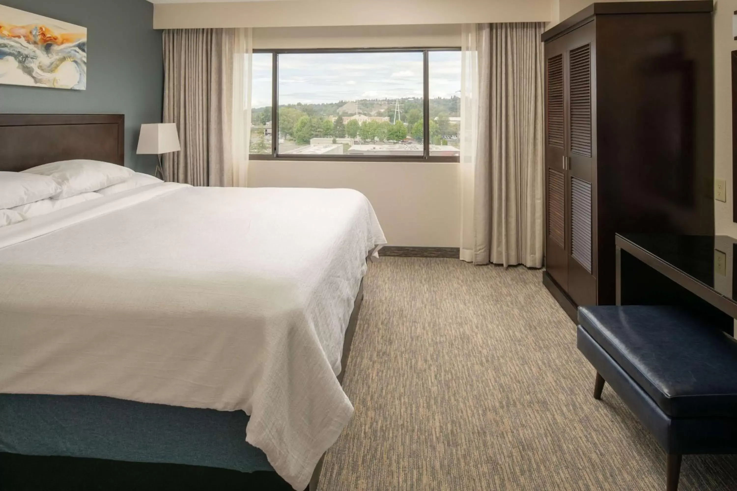 Bed in Embassy Suites By Hilton Seattle - Tacoma International Airport