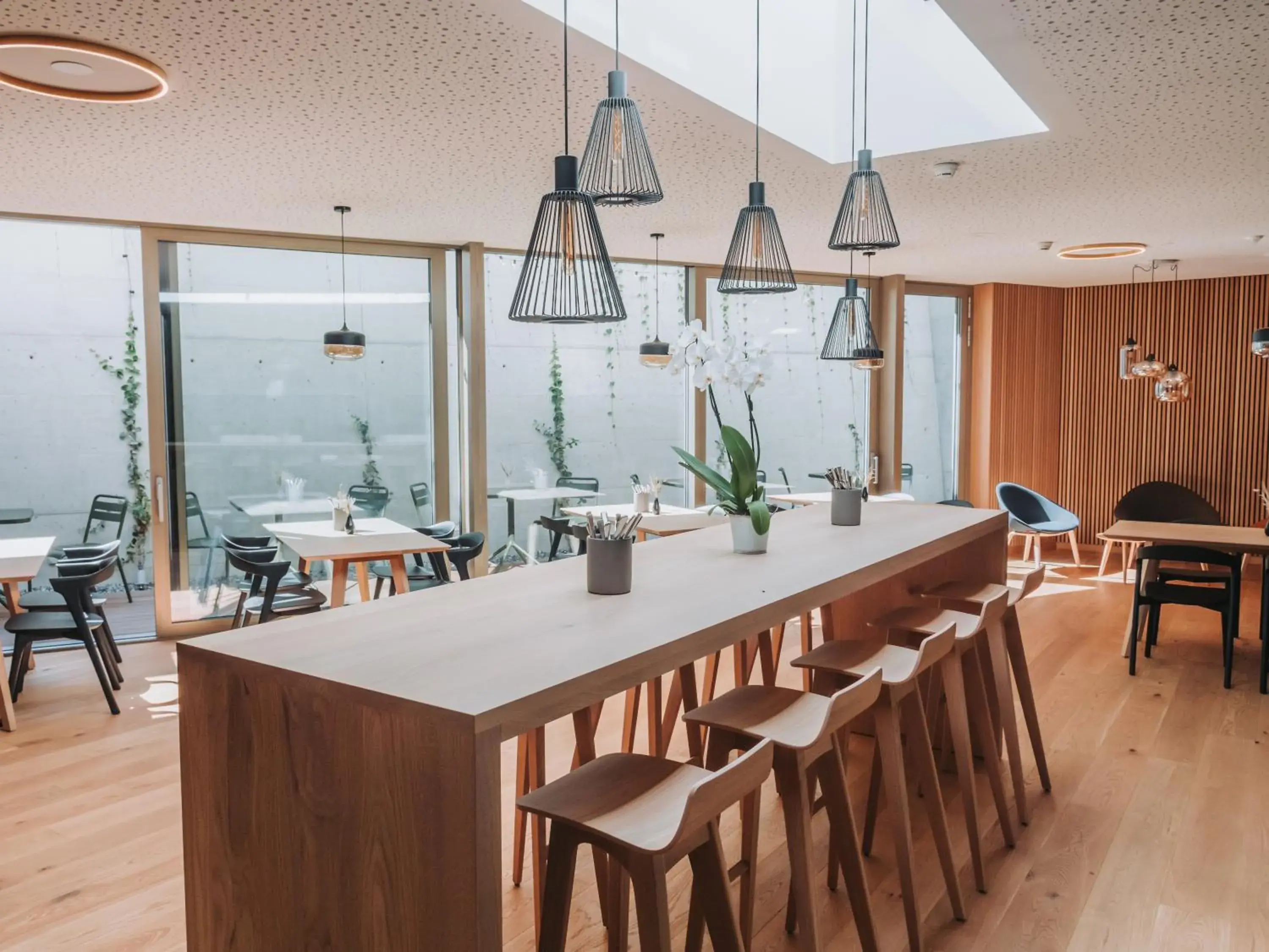 Restaurant/places to eat in Montreux Youth Hostel Restaurant/places to eat in Montreux Youth Hostel