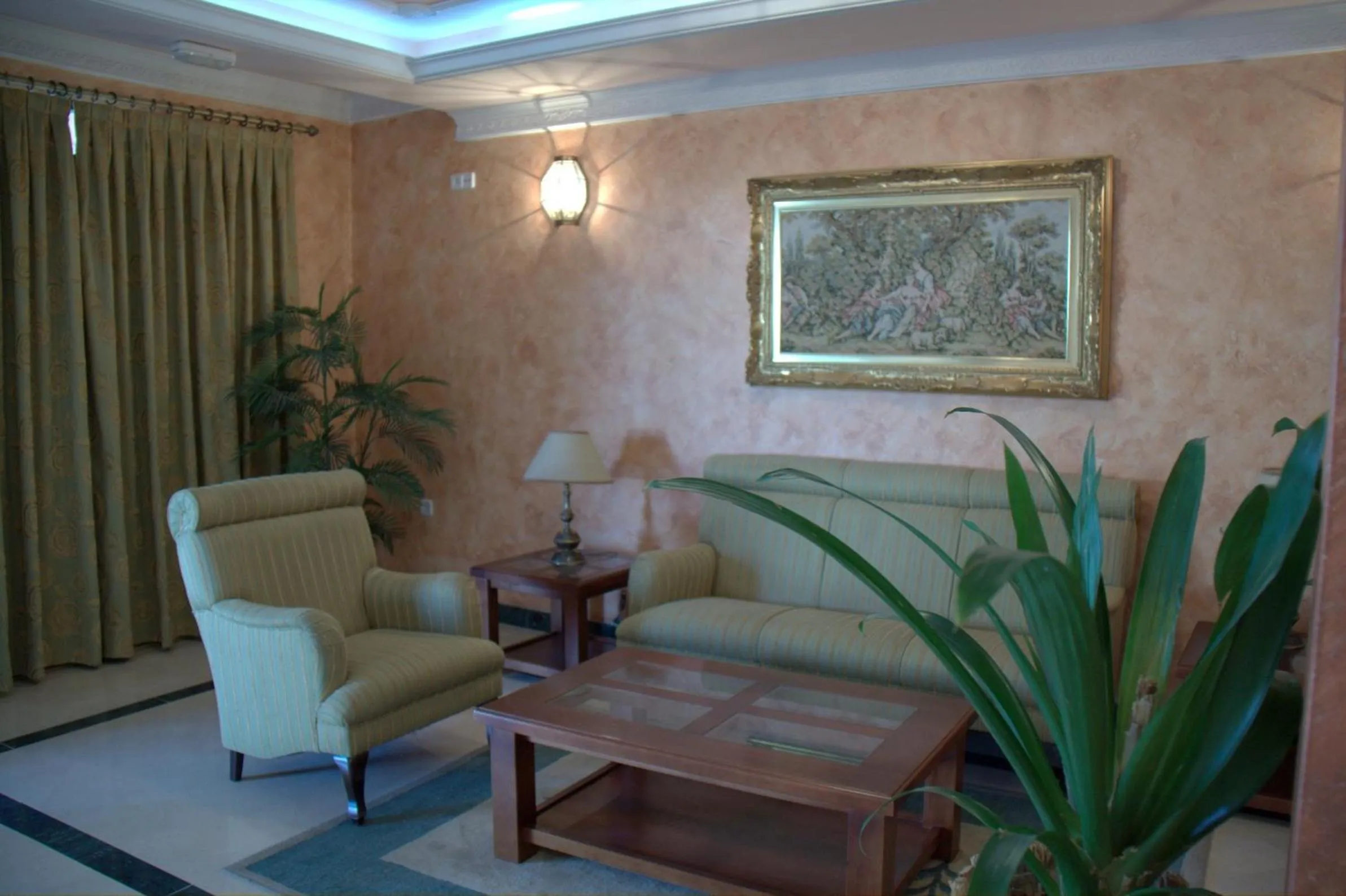 Communal lounge/ TV room in Hotel los Girasoles