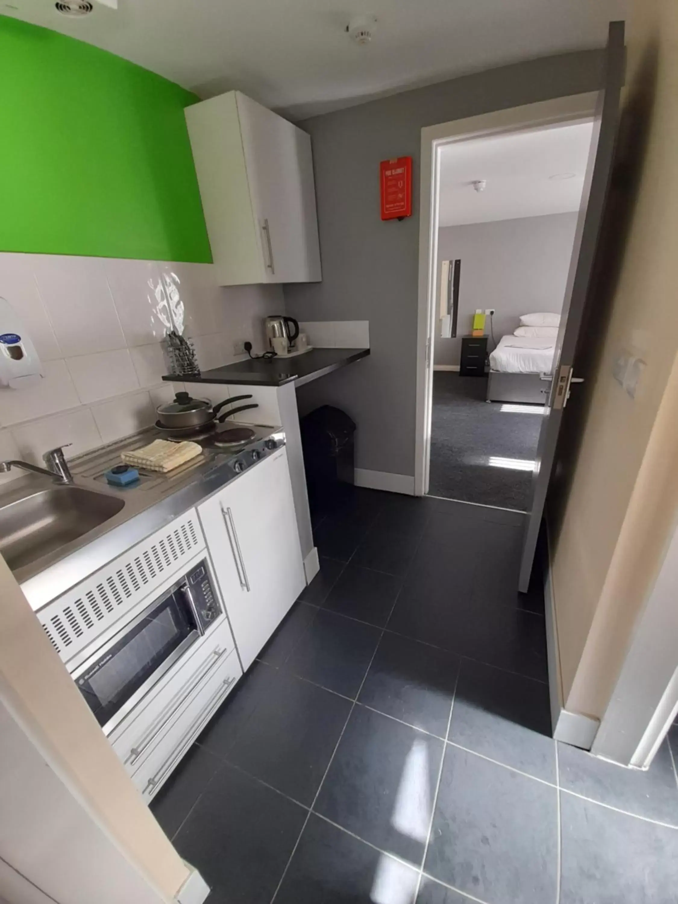 Kitchen or kitchenette, Kitchen/Kitchenette in Lymedale Suites Studios & Aparthotel in NEWCASTLE UNDER LYME & STOKE