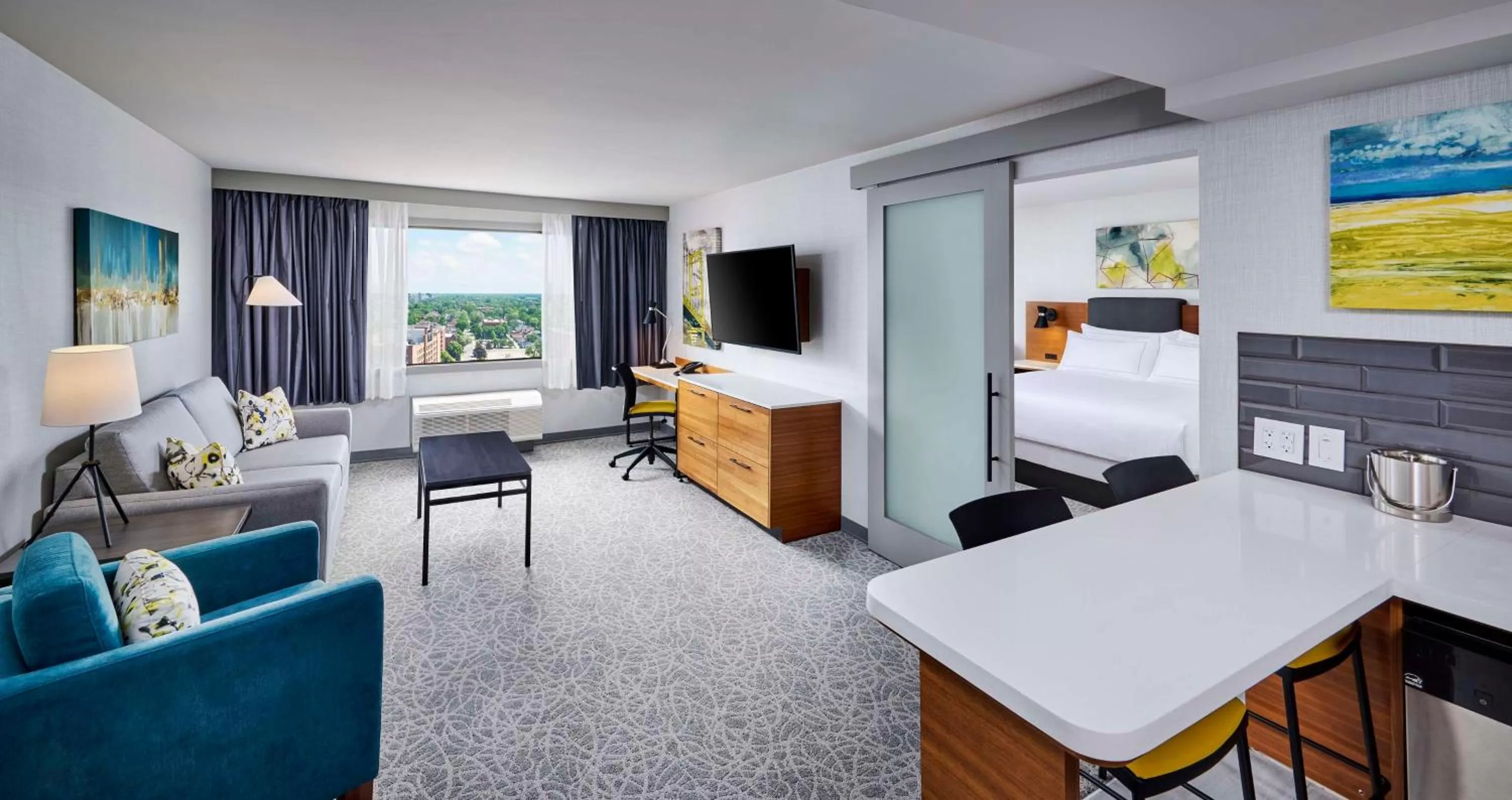 Bedroom, Bed in DoubleTree by Hilton Windsor, ON