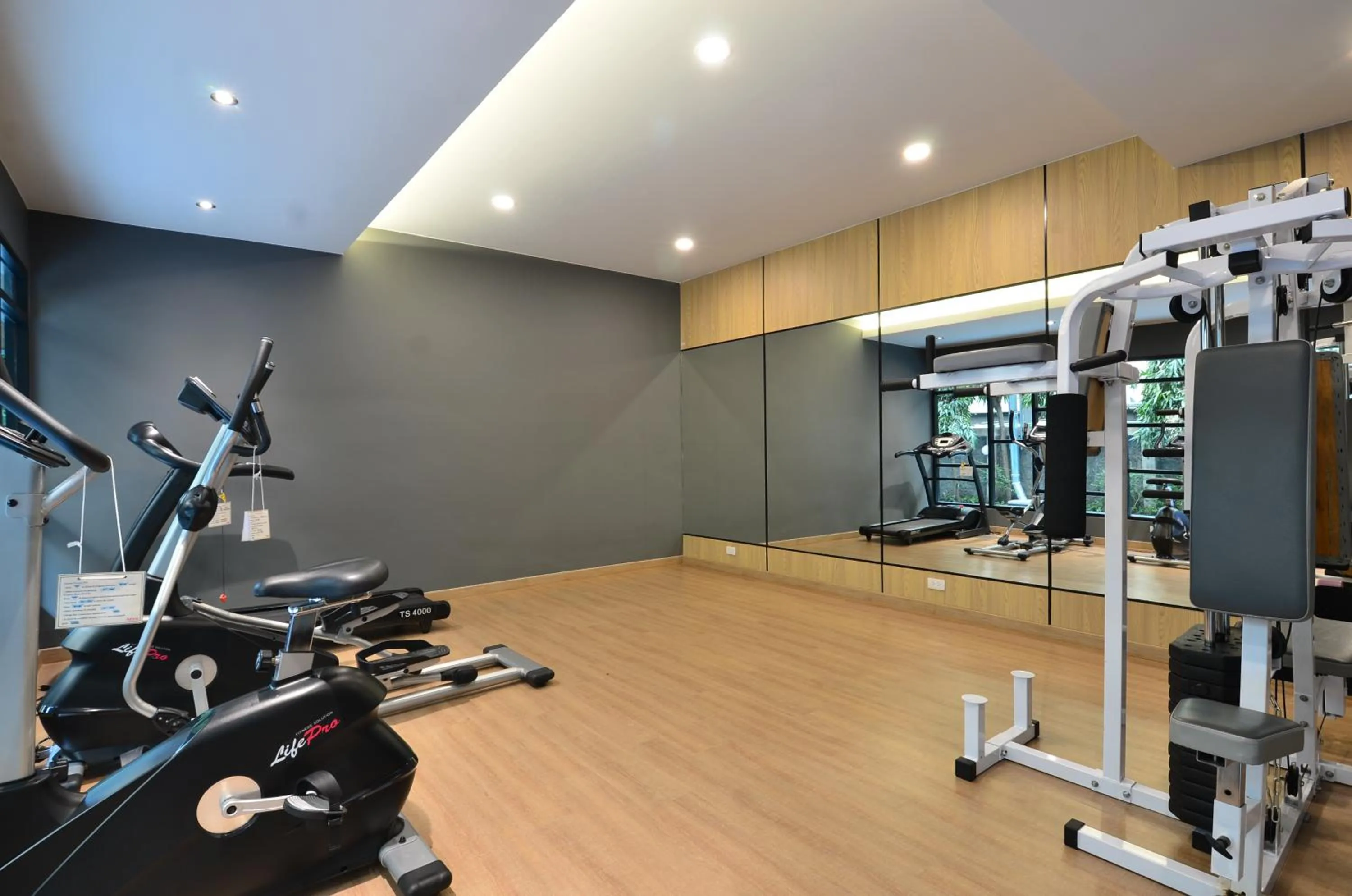 Fitness centre/facilities in Grand Tara Garden Thai Hotel