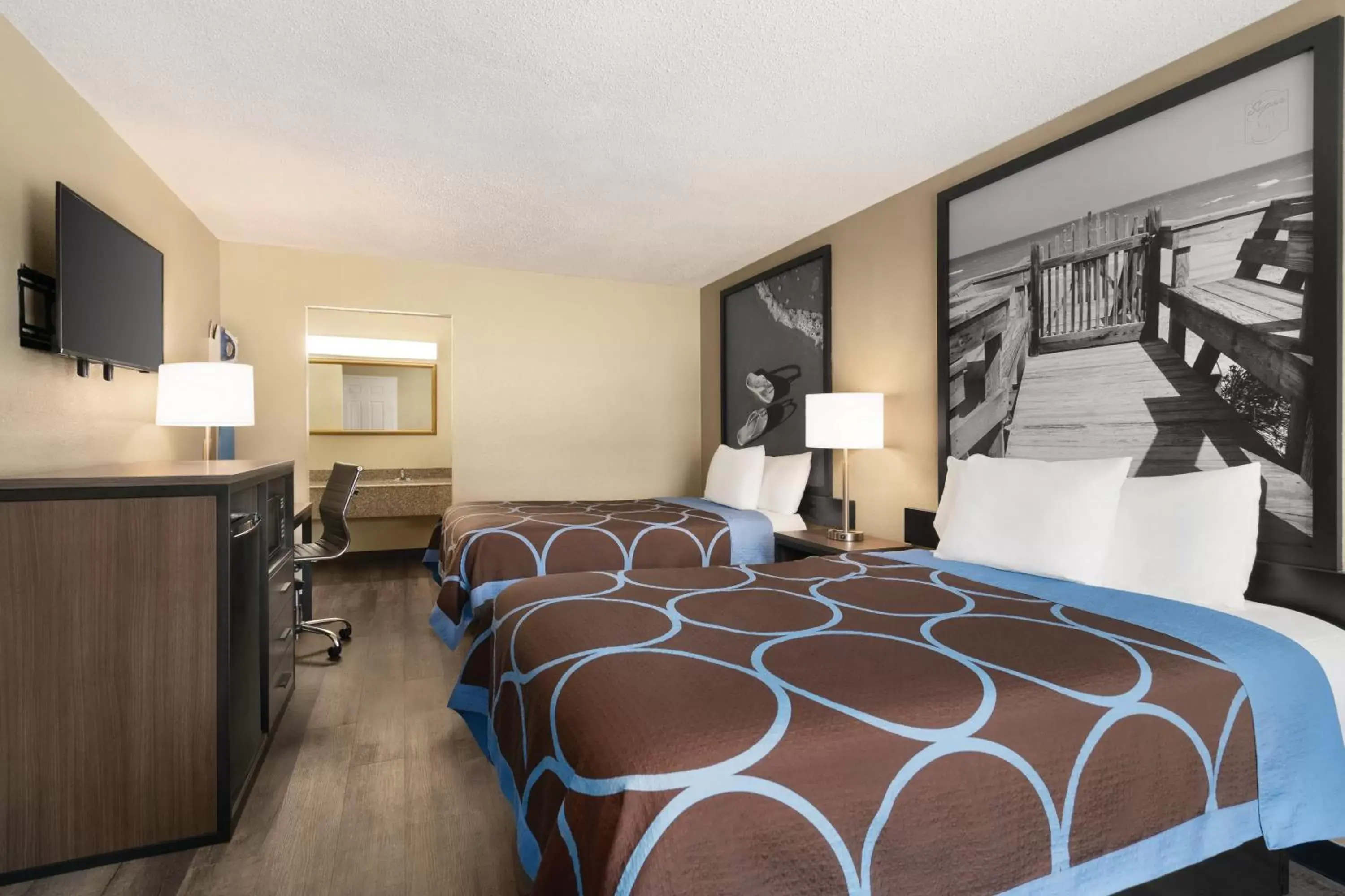 Photo of the whole room, Bed in Super 8 by Wyndham Gulfport Near Biloxi