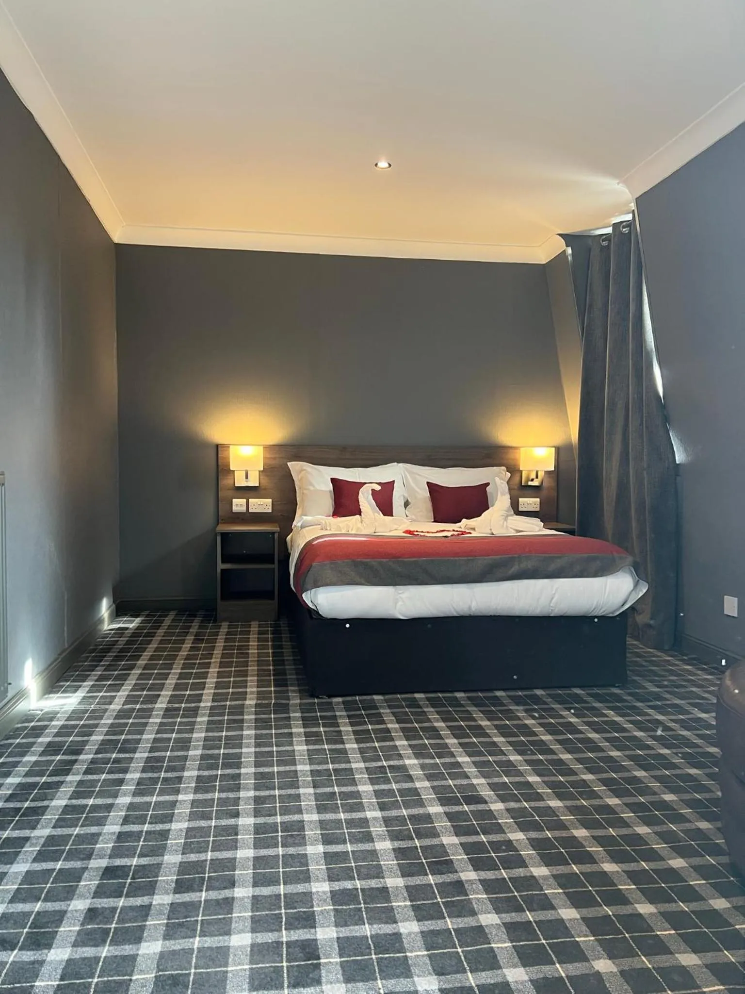Bedroom, Bed in Devoncove Hotel Glasgow