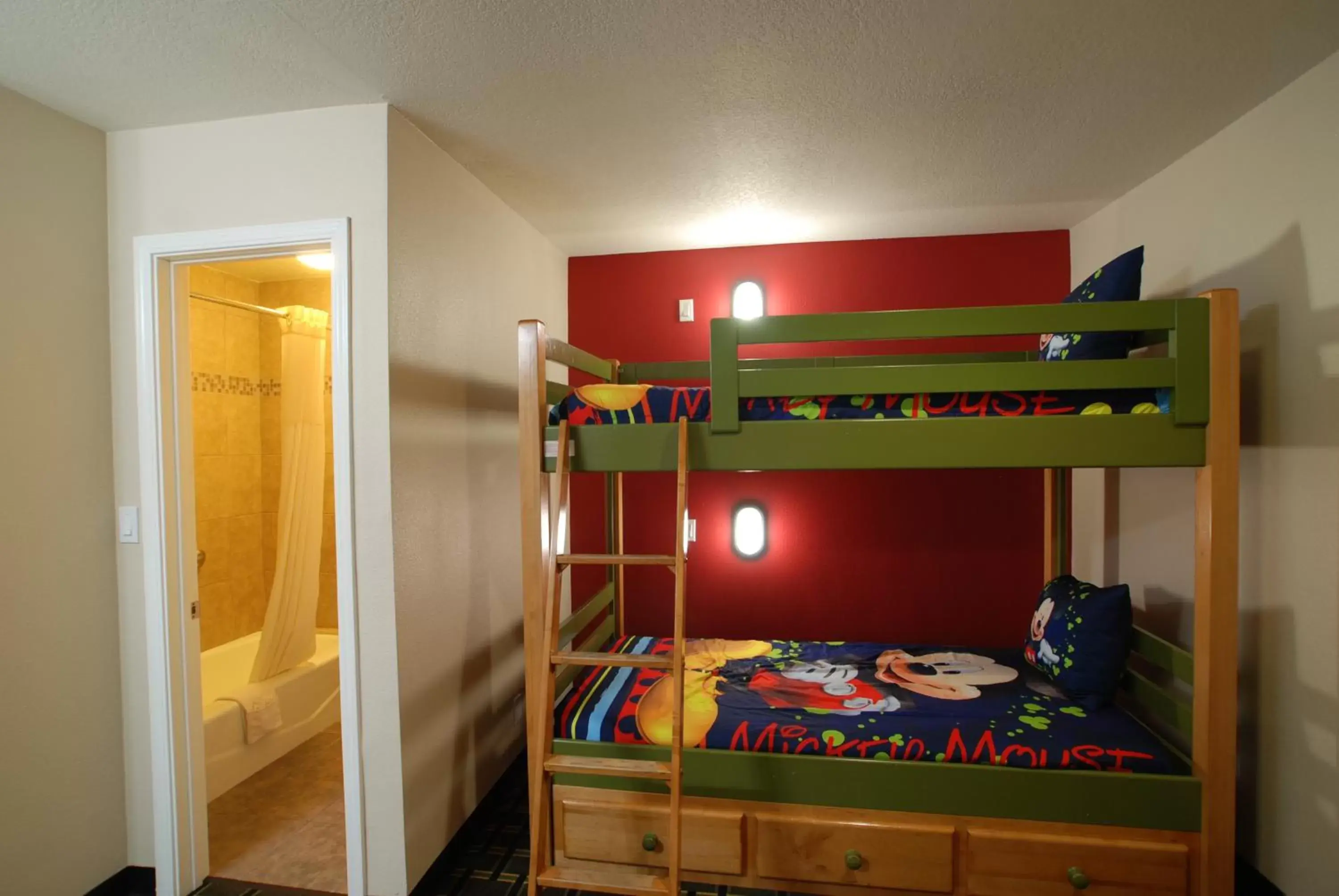 Bedroom, Bunk Bed in Stanford Inn & Suites Anaheim